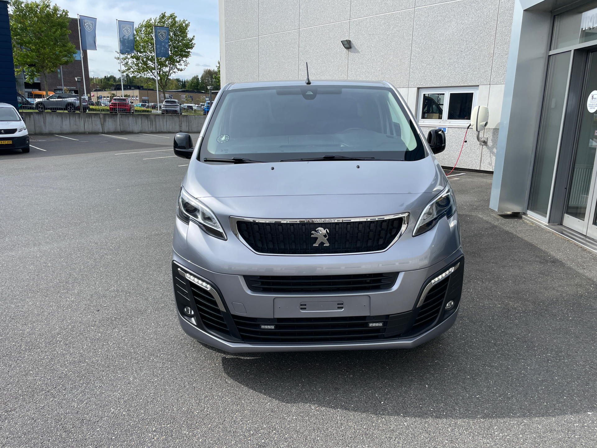 Billede af Peugeot Expert L3 2,0 BlueHDi Ultimate EAT8 177HK Van 8g Aut.