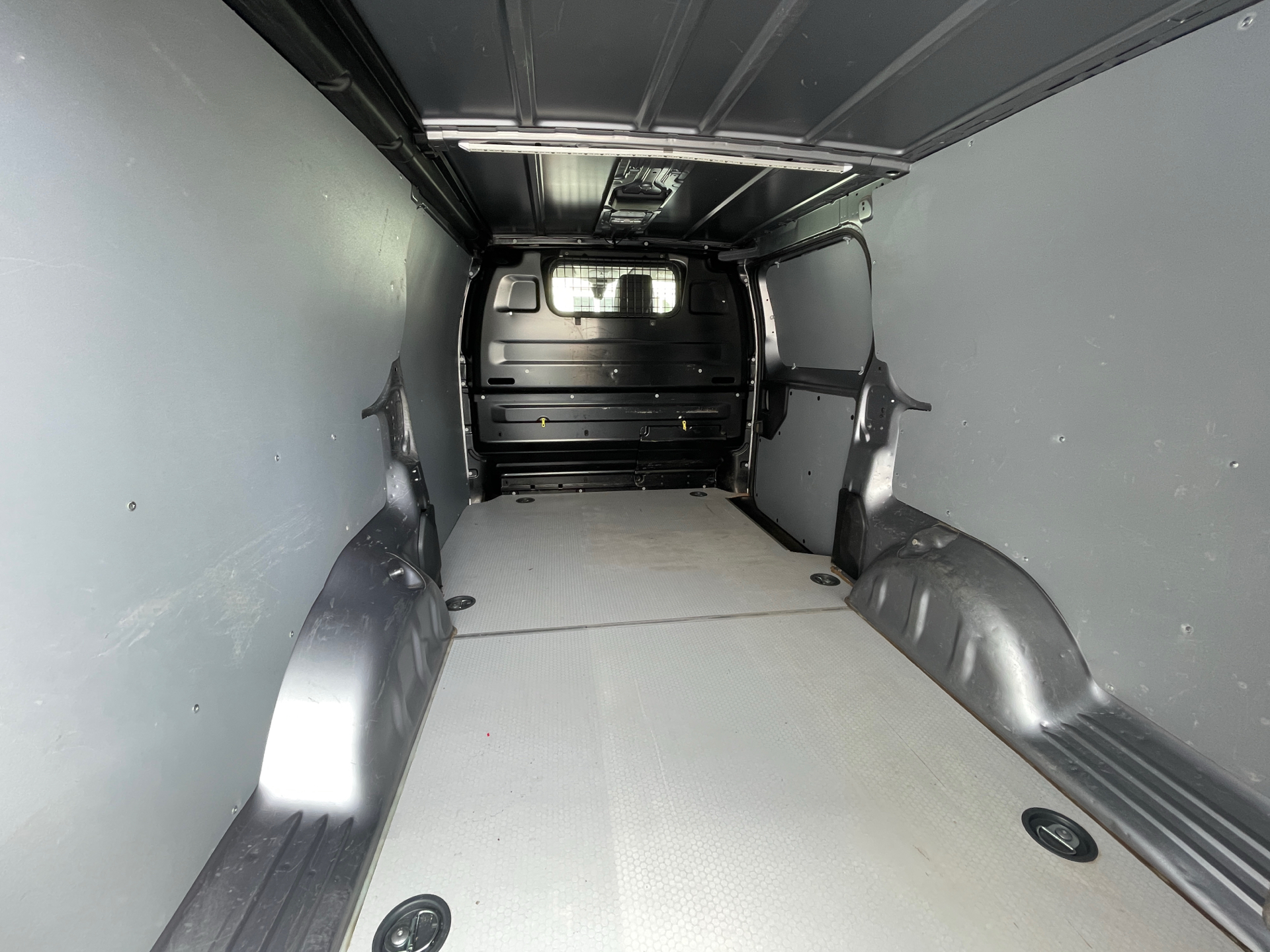 Billede af Peugeot Expert L3 2,0 BlueHDi Ultimate EAT8 177HK Van 8g Aut.
