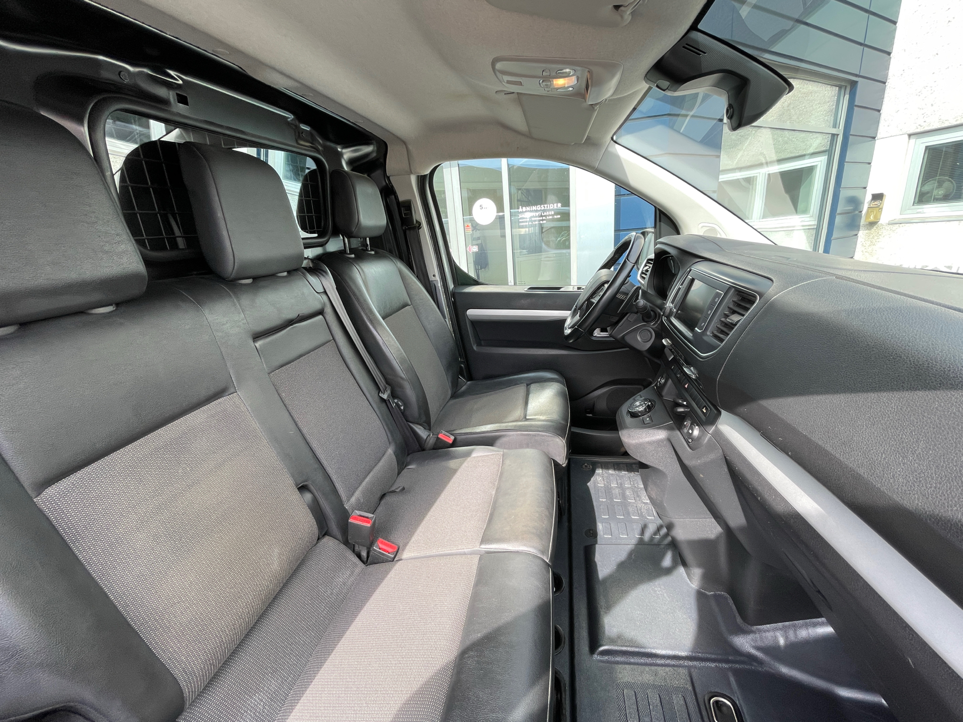 Billede af Peugeot Expert L3 2,0 BlueHDi Ultimate EAT8 177HK Van 8g Aut.