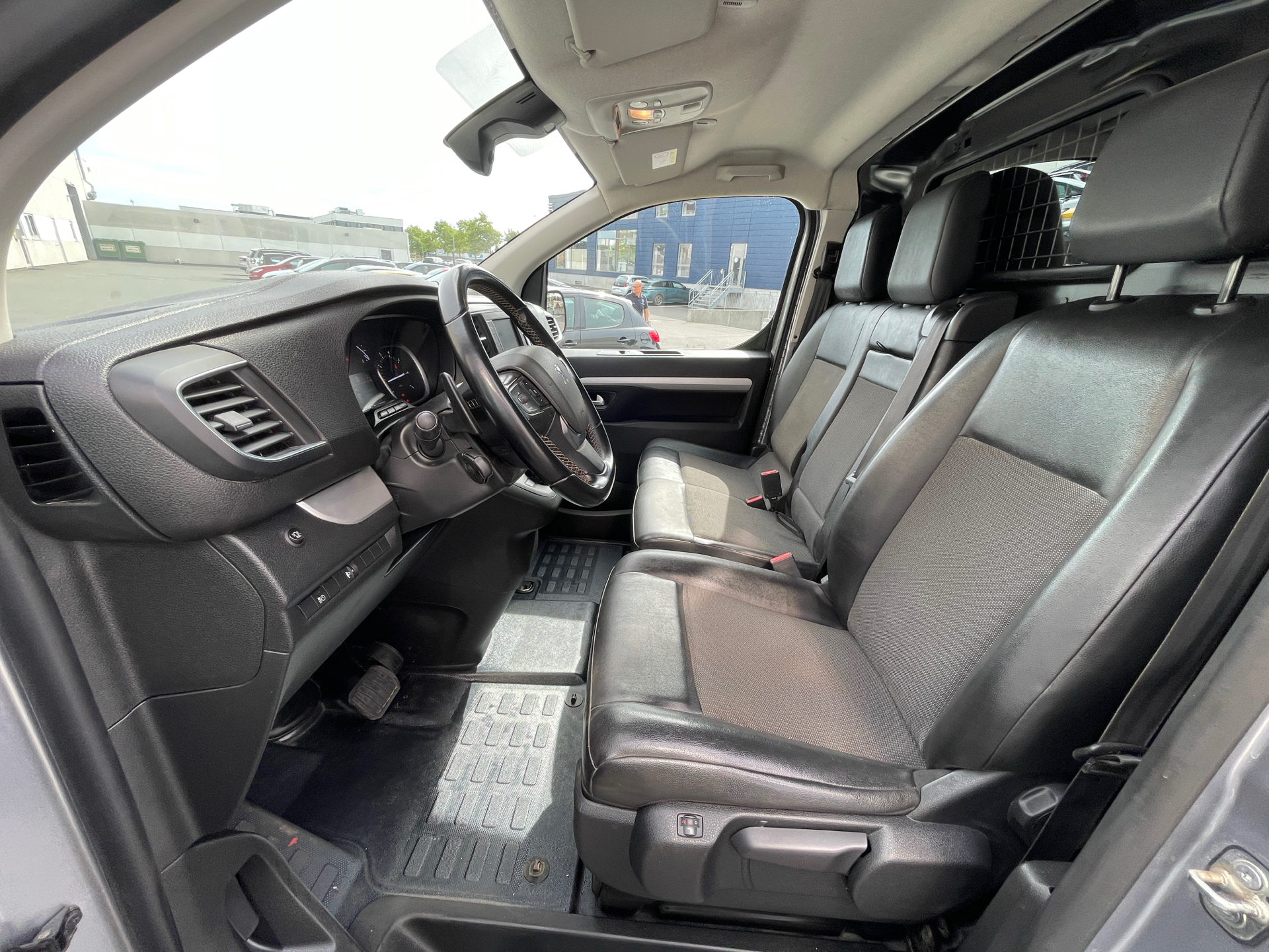 Billede af Peugeot Expert L3 2,0 BlueHDi Ultimate EAT8 177HK Van 8g Aut.