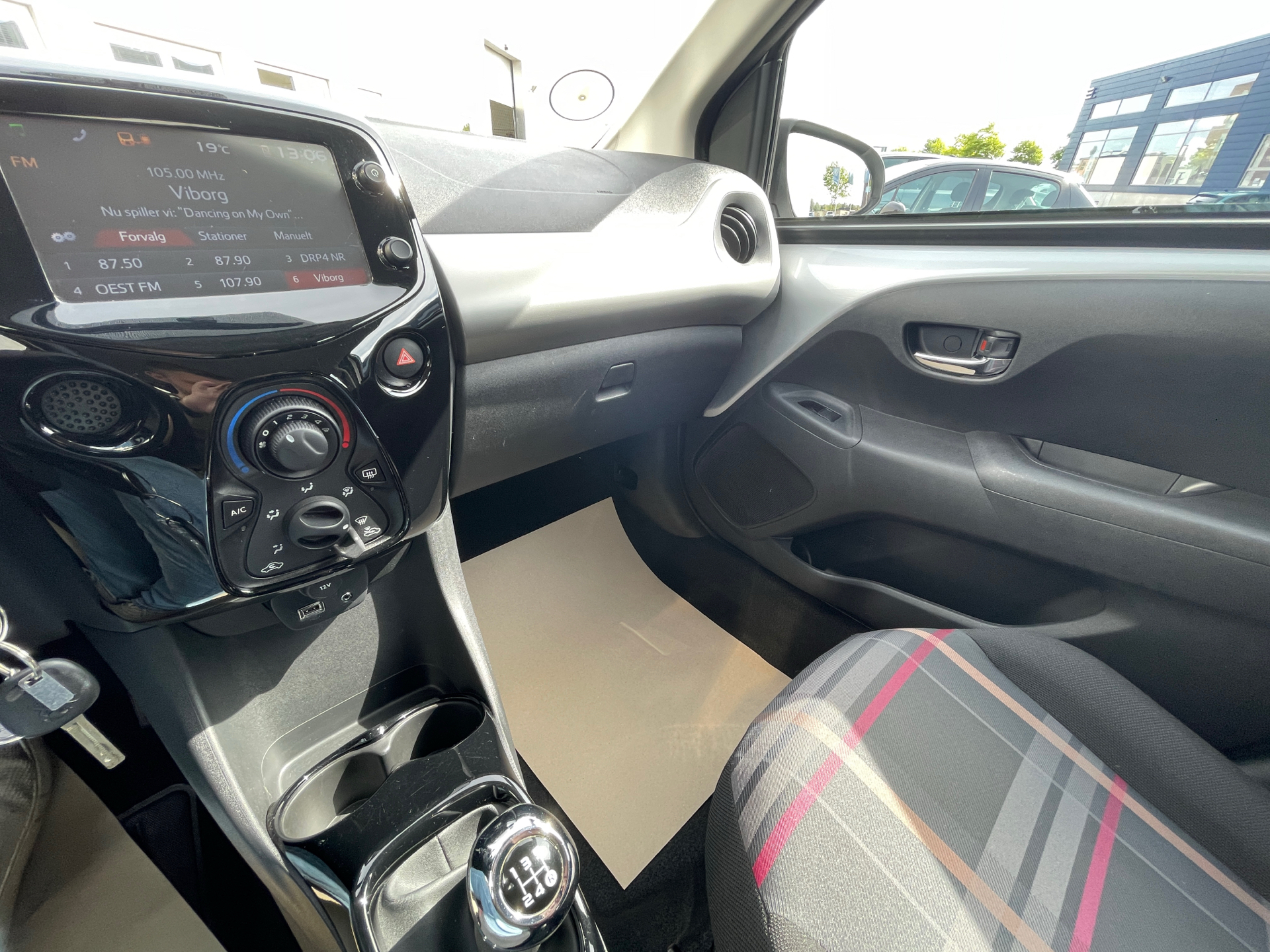 Billede af Peugeot 108 1,0 e-Vti Allure 69HK 5d