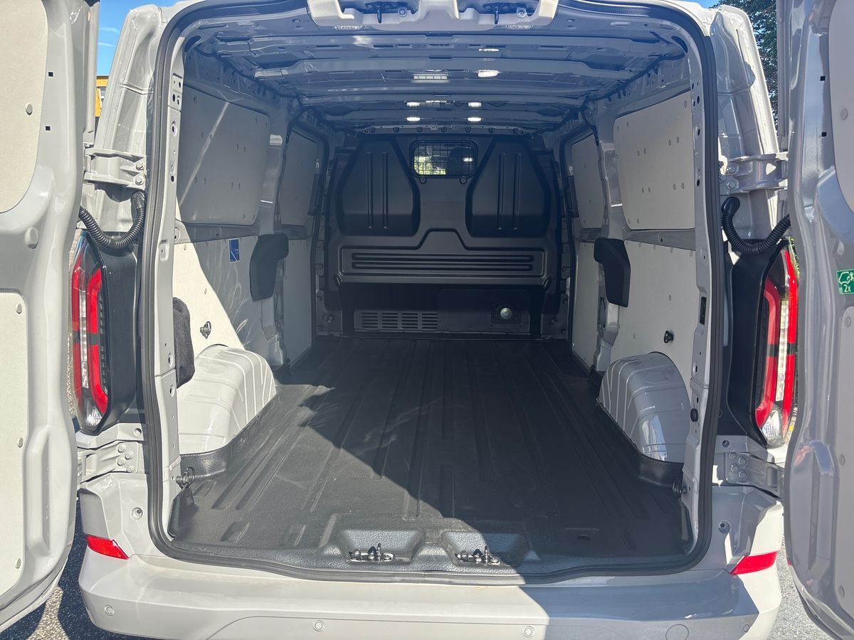 Billede af Ford Transit Custom 320 L2H1 2,5 Plugin-hybrid Sport CVT 233HK Van Trinl. Gear