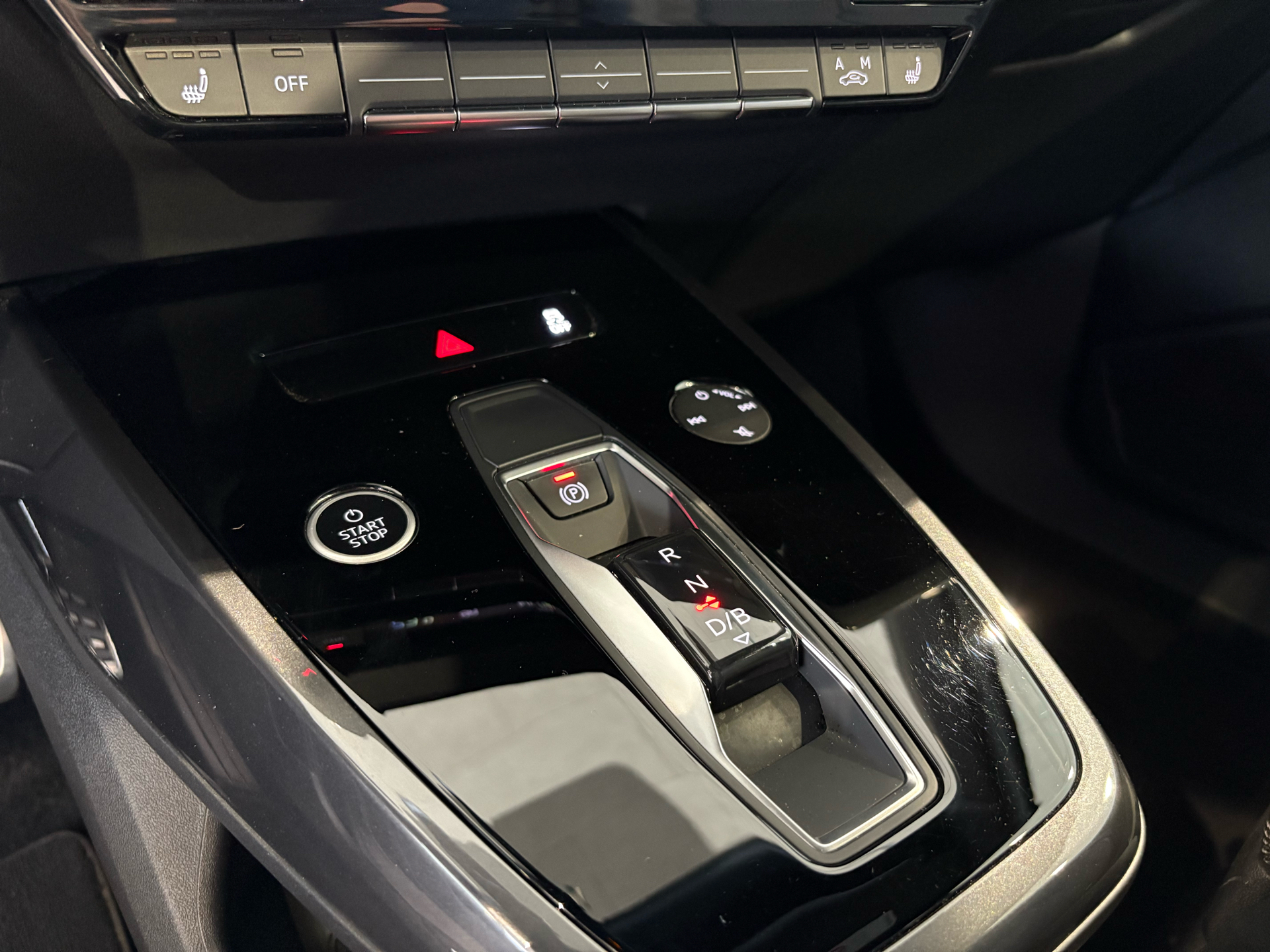 Billede af Audi Q4 45 E-tron Attitude Quattro 265HK 5d Aut.