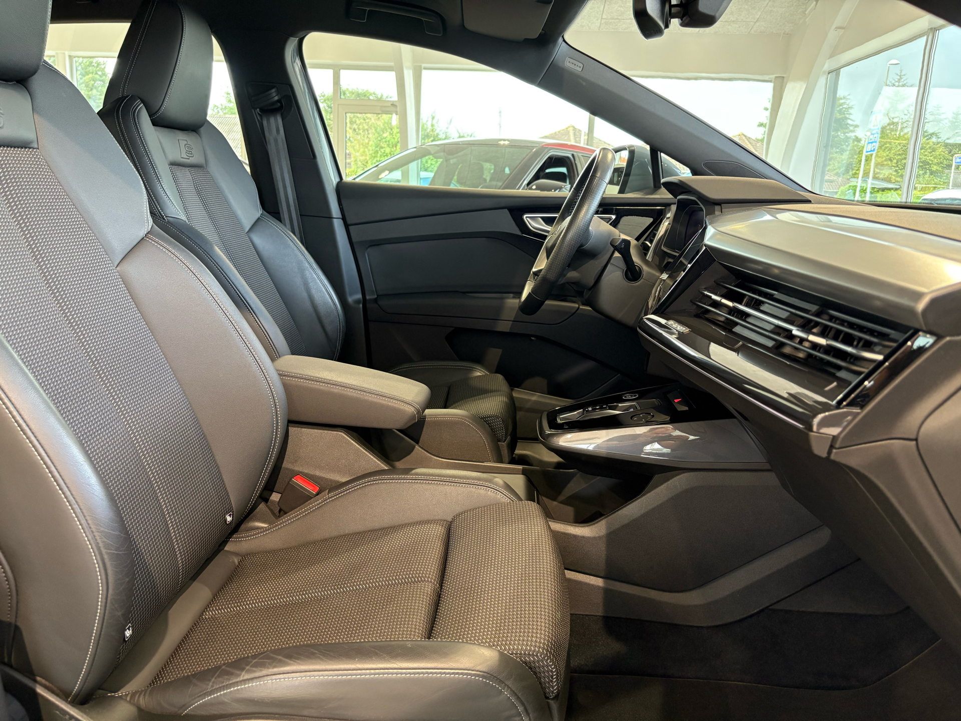 Billede af Audi Q4 45 E-tron Attitude Quattro 265HK 5d Aut.