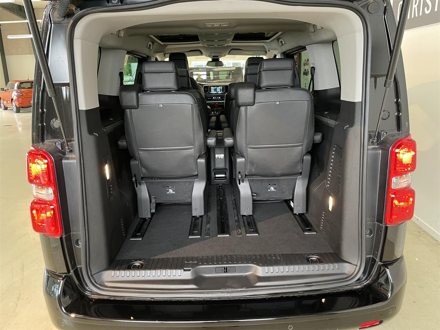 Billede af Peugeot e-Traveller L2 EL Premium 136HK Aut.