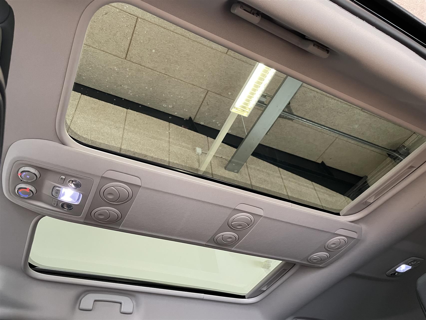 Billede af Peugeot e-Traveller L2 EL Premium 136HK Aut.