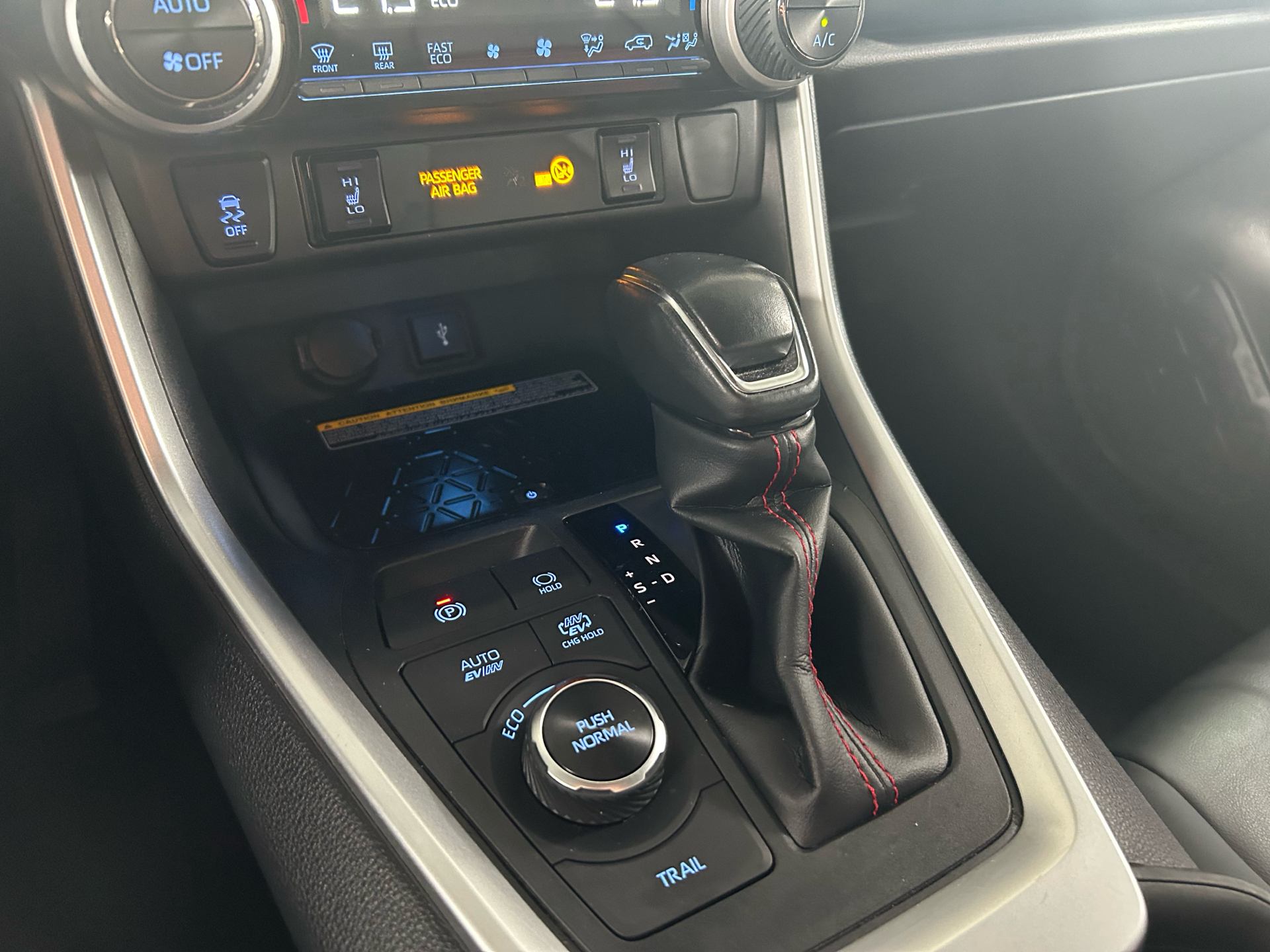 Billede af Toyota RAV4 Plug-in 2,5 Plugin-hybrid H3 Business Comfort AWD 306HK 5d 6g Aut.