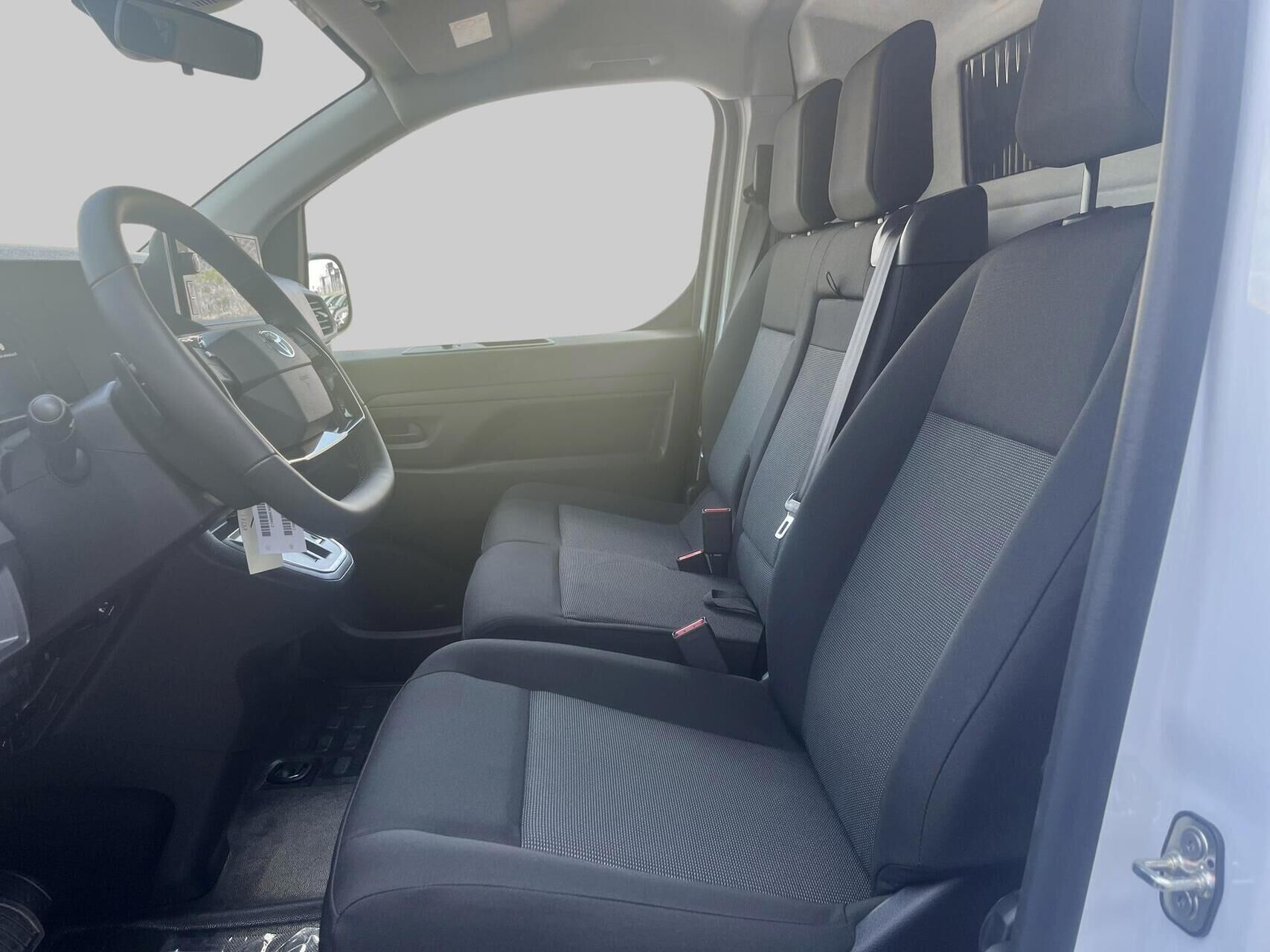 Billede af Toyota Proace 75 kWh (136hk) Long/To skydedør aut. gear Comfort Master