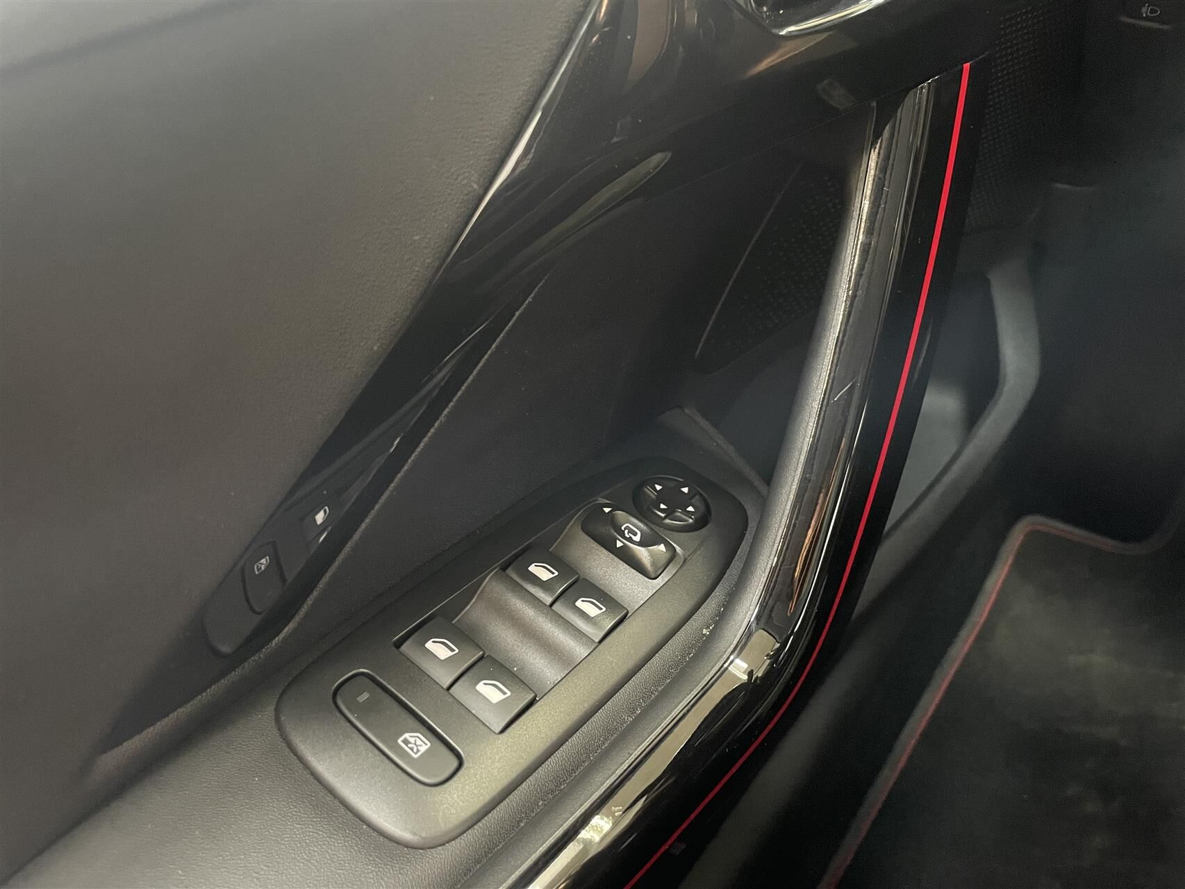Billede af Peugeot 2008 1,5 BlueHDi GT Line Sky EAT6 120HK 5d 6g Aut.