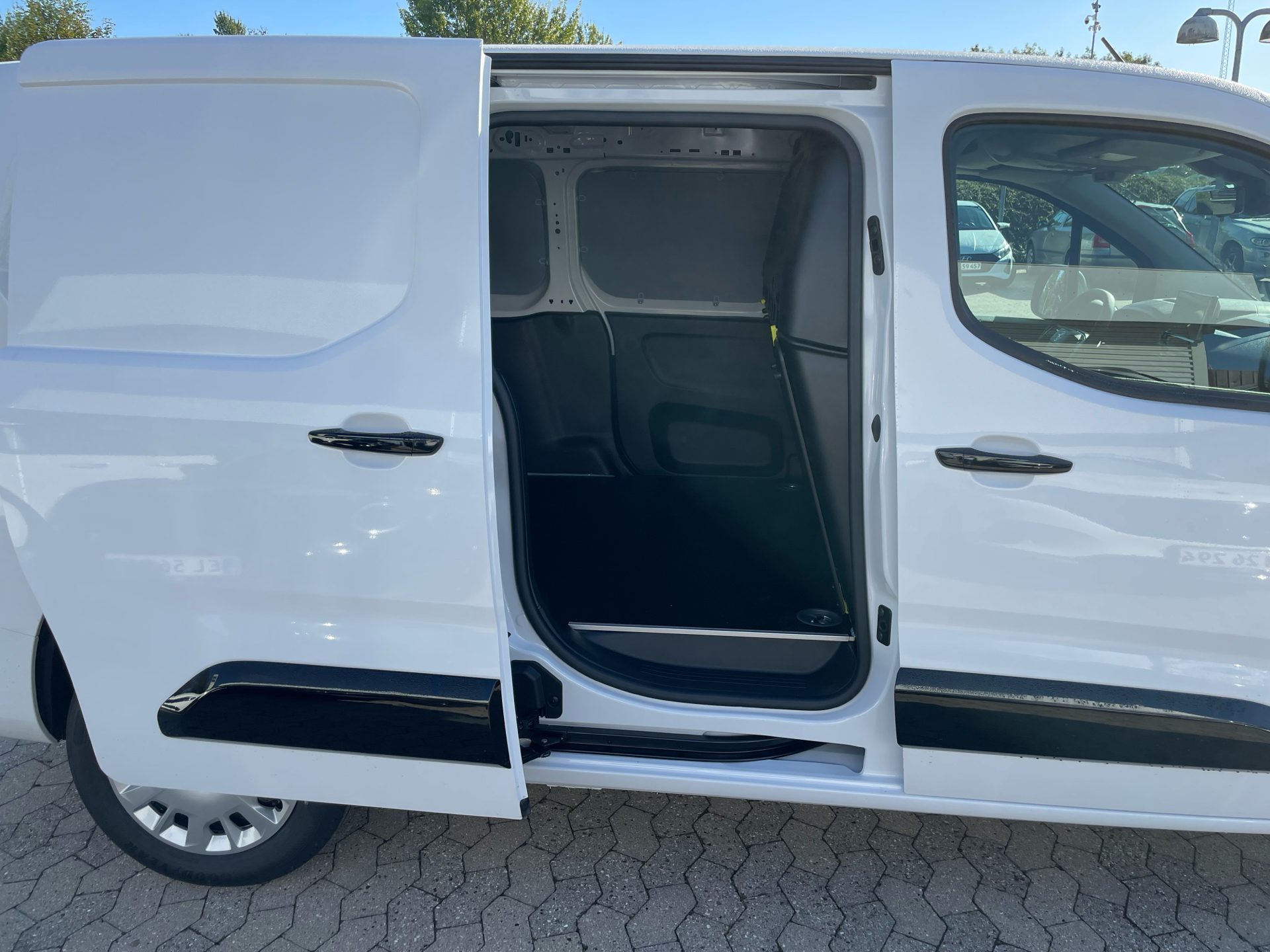 Billede af Opel Combo L2V2 1,5 BlueHDi Innovation+ EAT8 130HK Van 8g Aut.