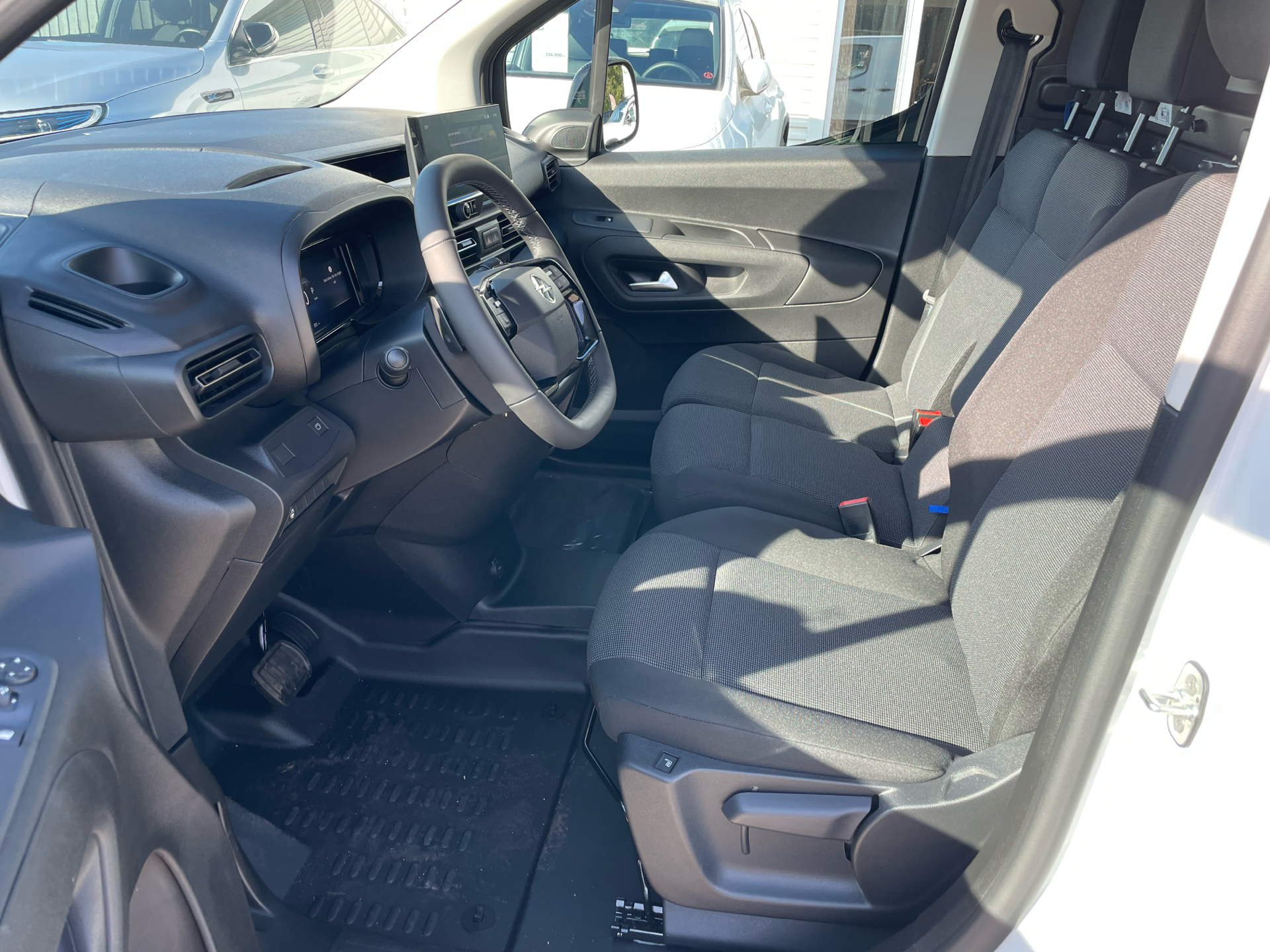 Billede af Opel Combo L2V2 1,5 BlueHDi Innovation+ EAT8 130HK Van 8g Aut.