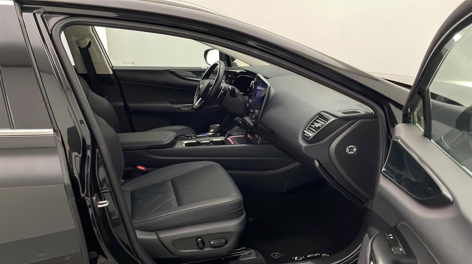 Billede af Lexus NX 450h+ 2,5 Plugin-hybrid Executive Teknik 4WD 309HK 5d Trinl. Gear