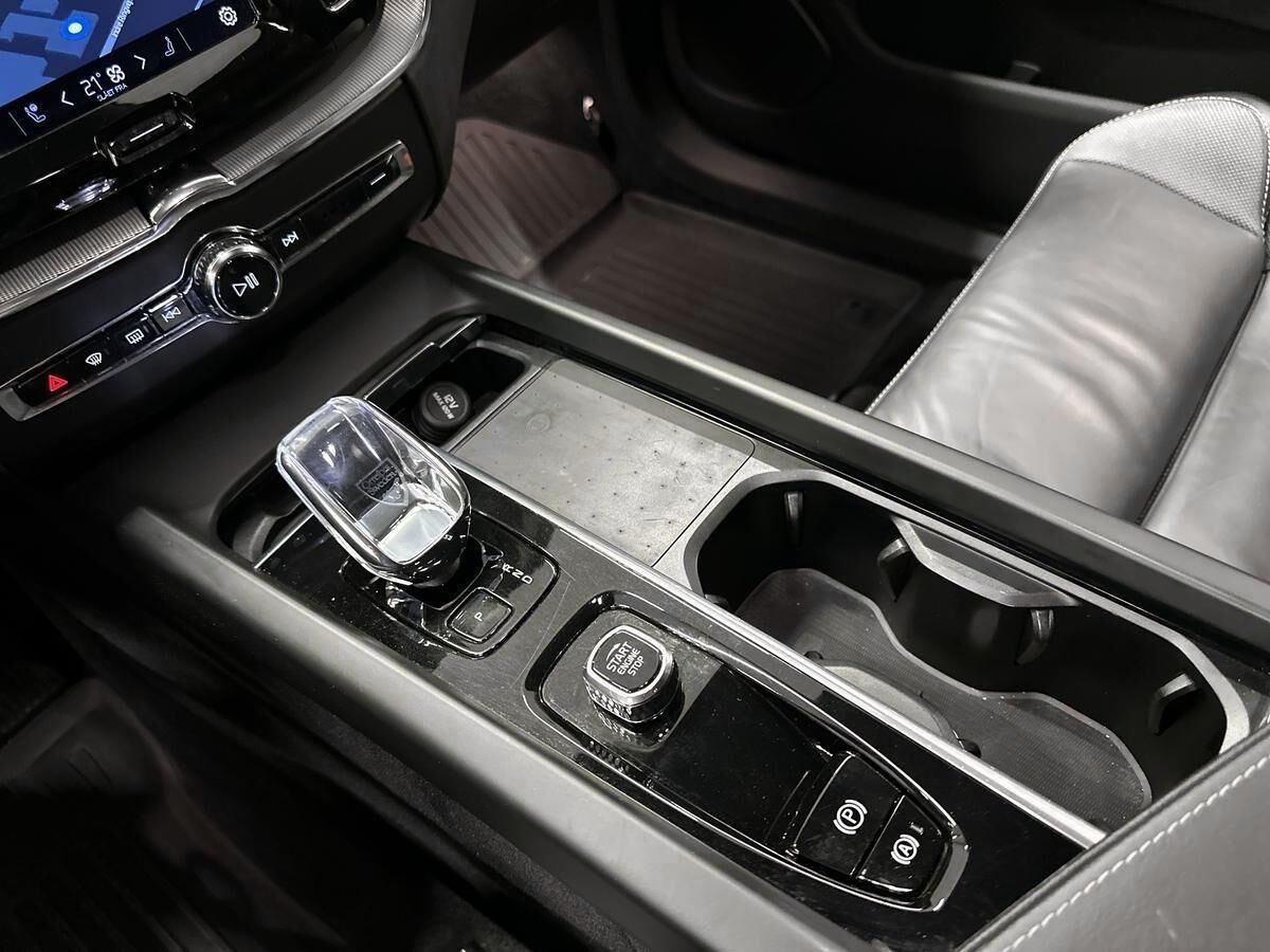 Billede af Volvo XC60 2,0 B4  Mild hybrid Plus 197HK 5d 8g Aut.
