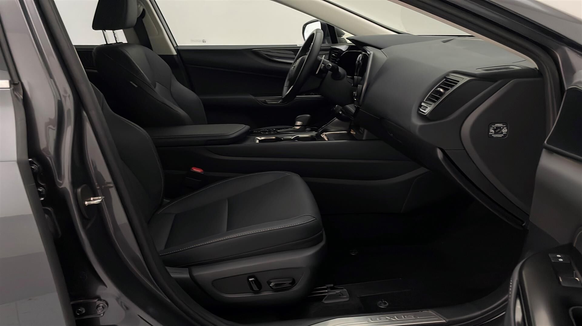 Billede af Lexus NX 450h+ 2,5 Plugin-hybrid Business Plus 4WD 309HK 5d Trinl. Gear