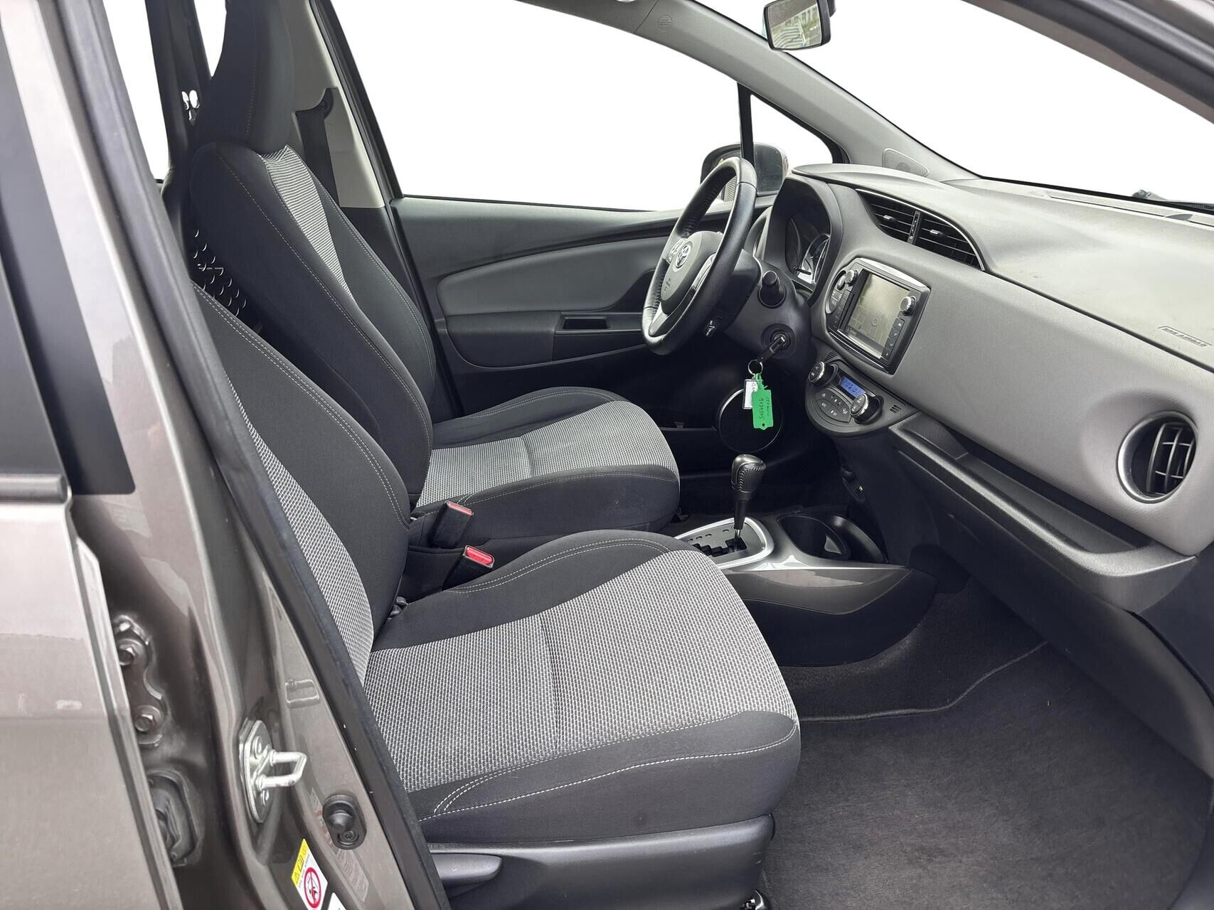 Billede af Toyota Yaris 1,5 Hybrid H2 Premium E-CVT 100HK 5d Trinl. Gear