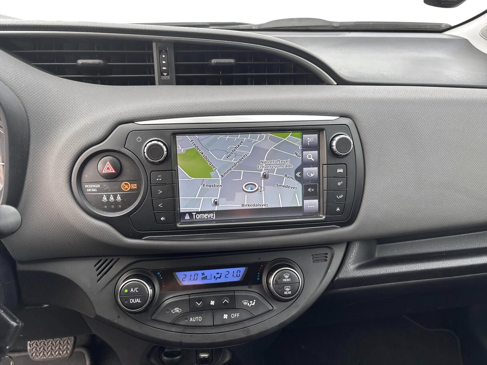 Billede af Toyota Yaris 1,5 Hybrid H2 Premium E-CVT 100HK 5d Trinl. Gear