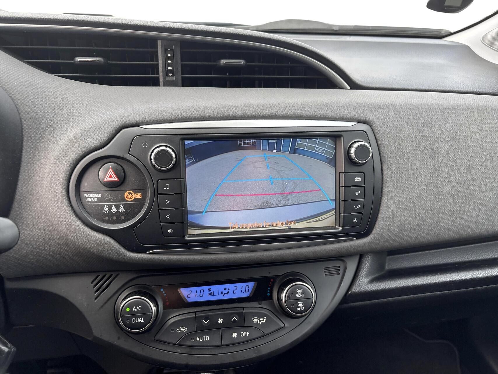 Billede af Toyota Yaris 1,5 Hybrid H2 Premium E-CVT 100HK 5d Trinl. Gear