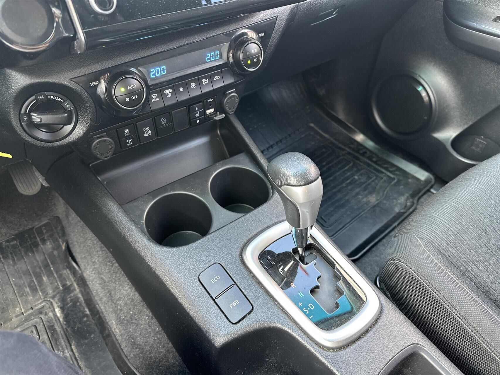 Billede af Toyota HiLux Extra Cab 2,8 D-4D T3 AWD 204HK Pick-Up Aut.