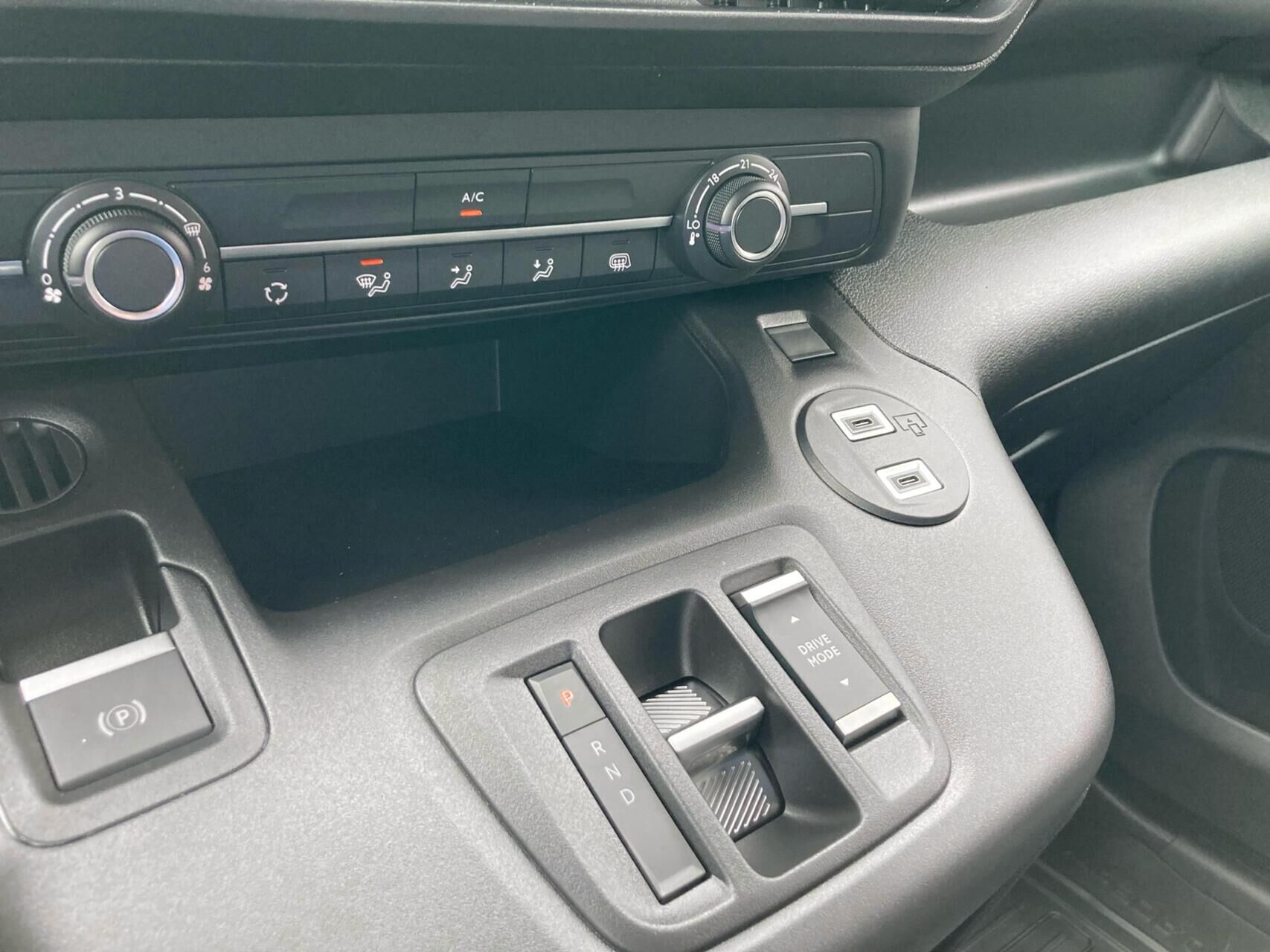 Billede af Toyota Proace City Electric Medium EL Comfort Master 1 Skydedør 136HK Van Aut.