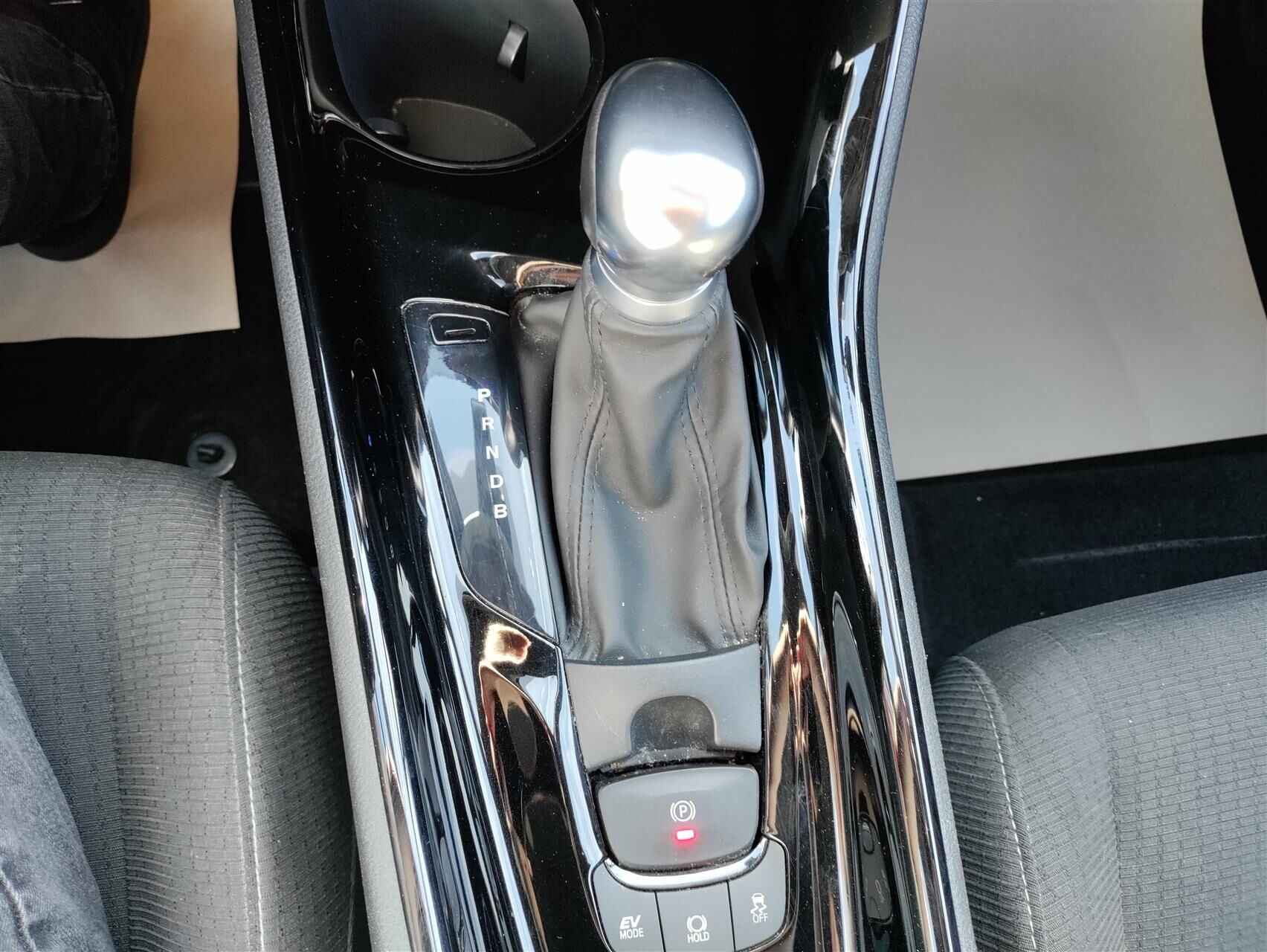Billede af Toyota C-HR 1,8 Hybrid C-LUB Premium Selected Multidrive S 122HK 5d Aut.