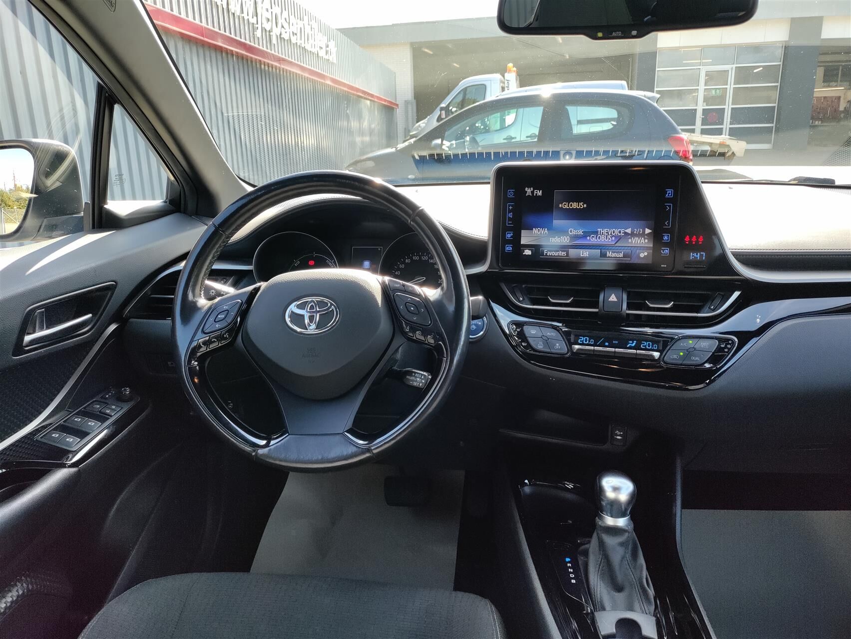Billede af Toyota C-HR 1,8 Hybrid C-LUB Premium Selected Multidrive S 122HK 5d Aut.