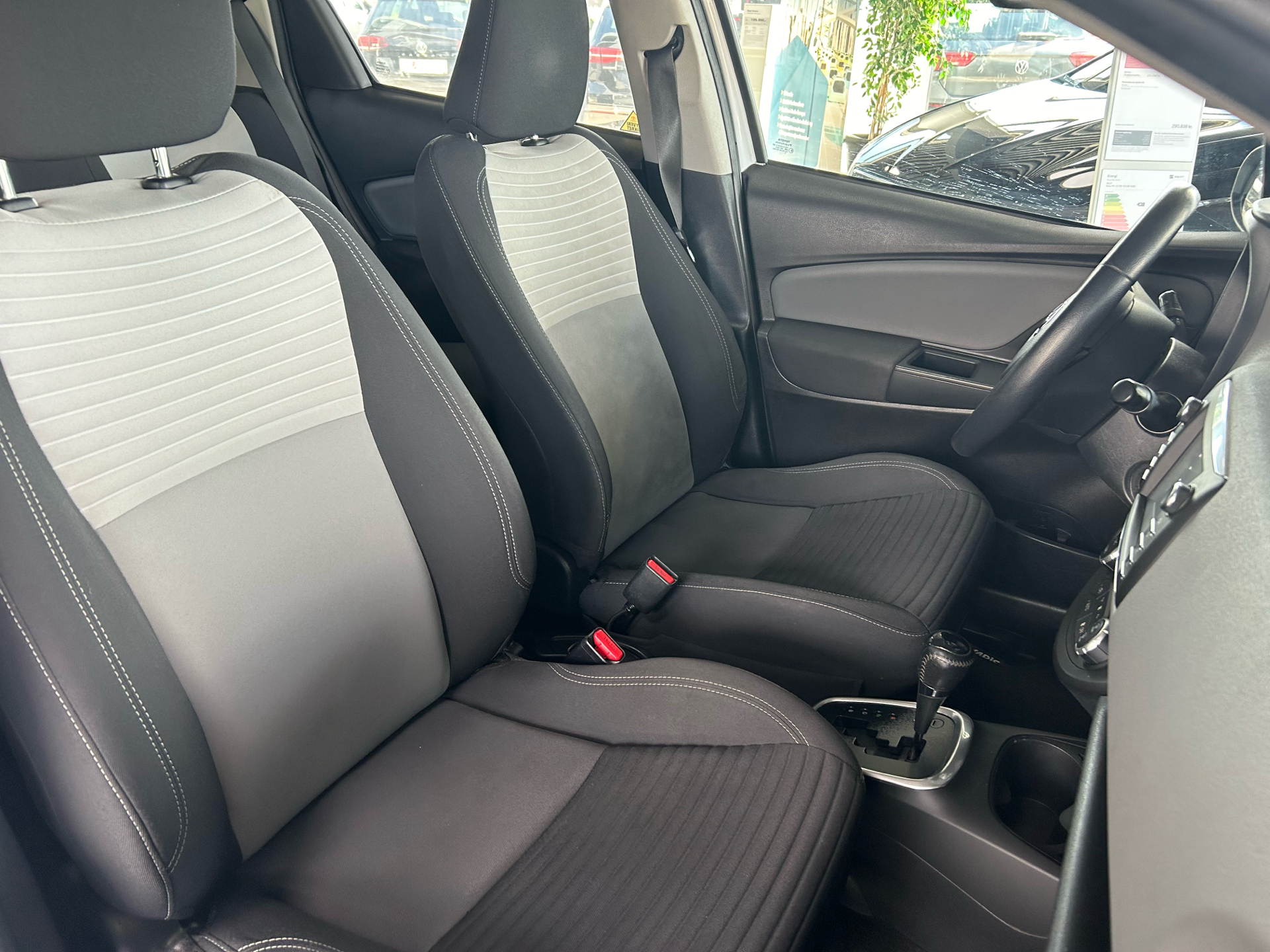 Billede af Toyota Yaris 1,5 Hybrid H2 E-CVT 100HK 5d Trinl. Gear