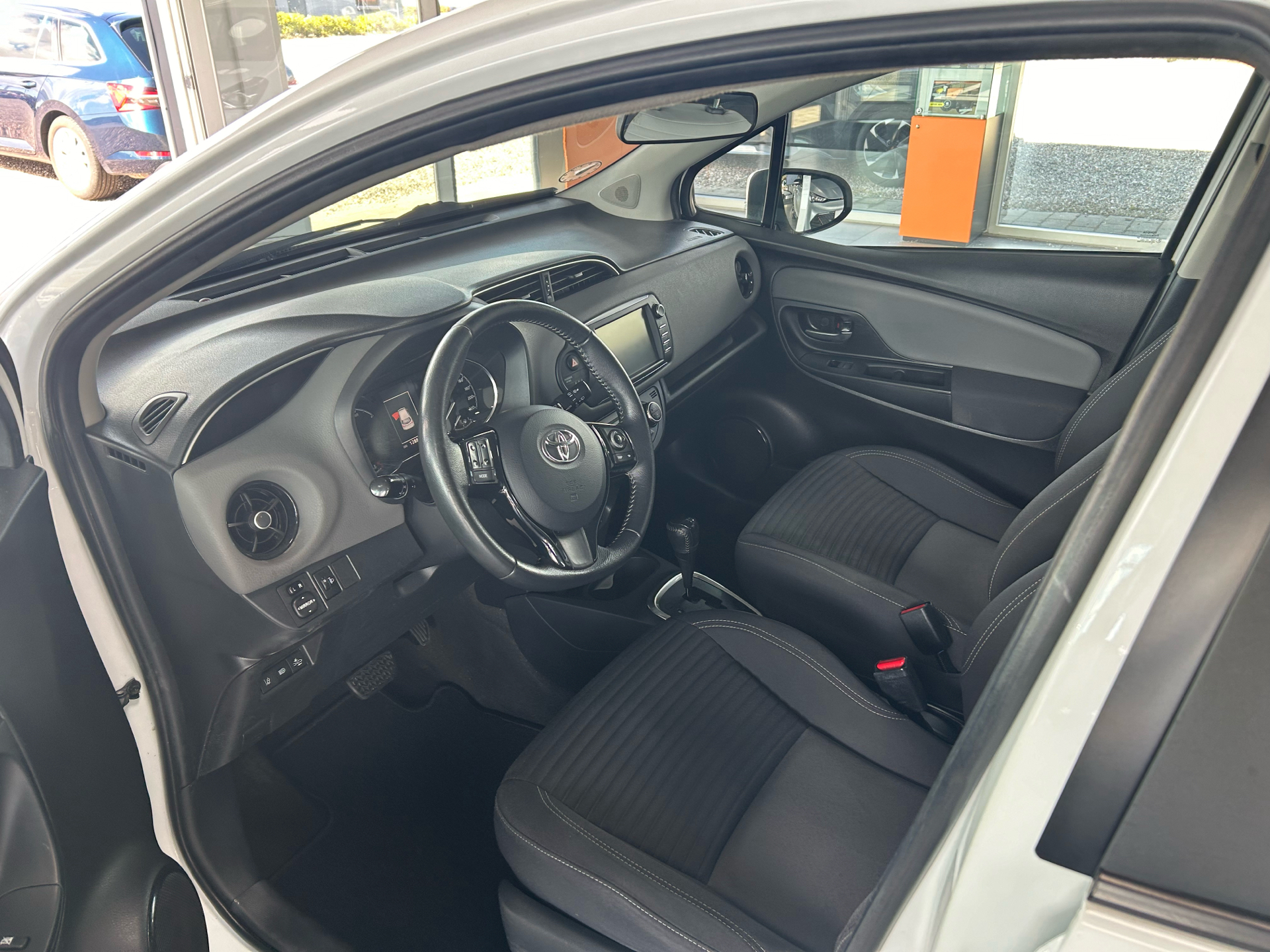Billede af Toyota Yaris 1,5 Hybrid H2 E-CVT 100HK 5d Trinl. Gear