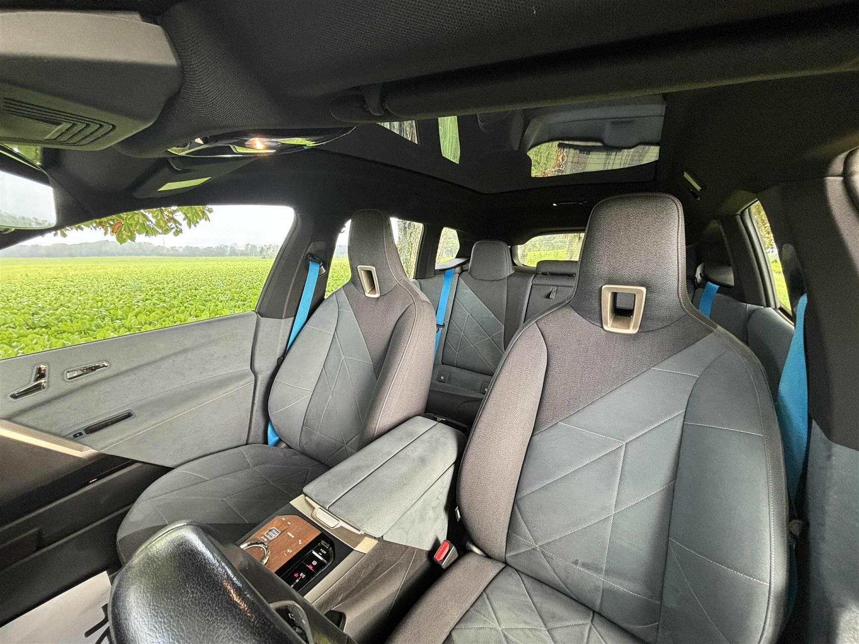 Billede af BMW iX 40 EL Fully Charged XDrive 326HK 5d Aut.