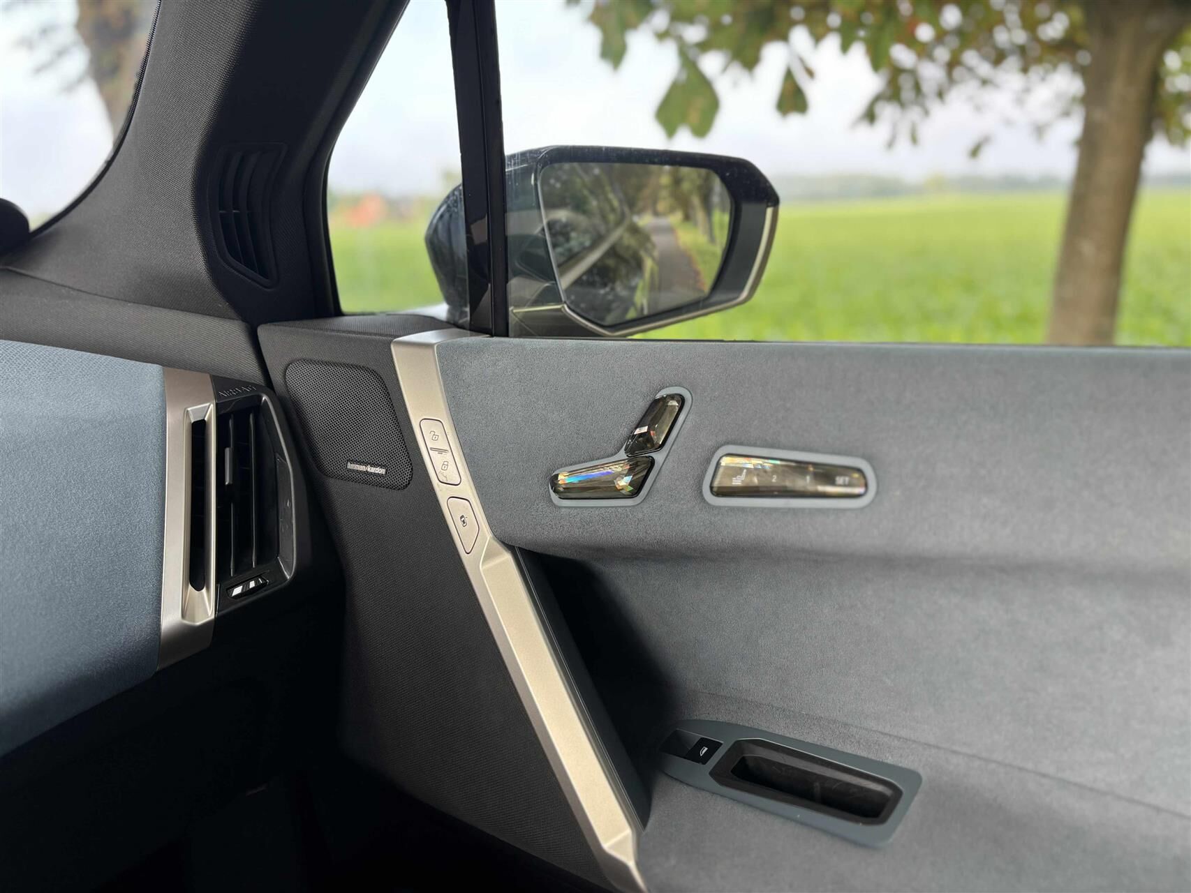 Billede af BMW iX 40 EL Fully Charged XDrive 326HK 5d Aut.