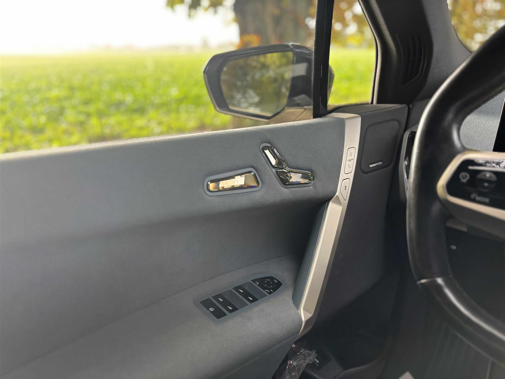 Billede af BMW iX 40 EL Fully Charged XDrive 326HK 5d Aut.