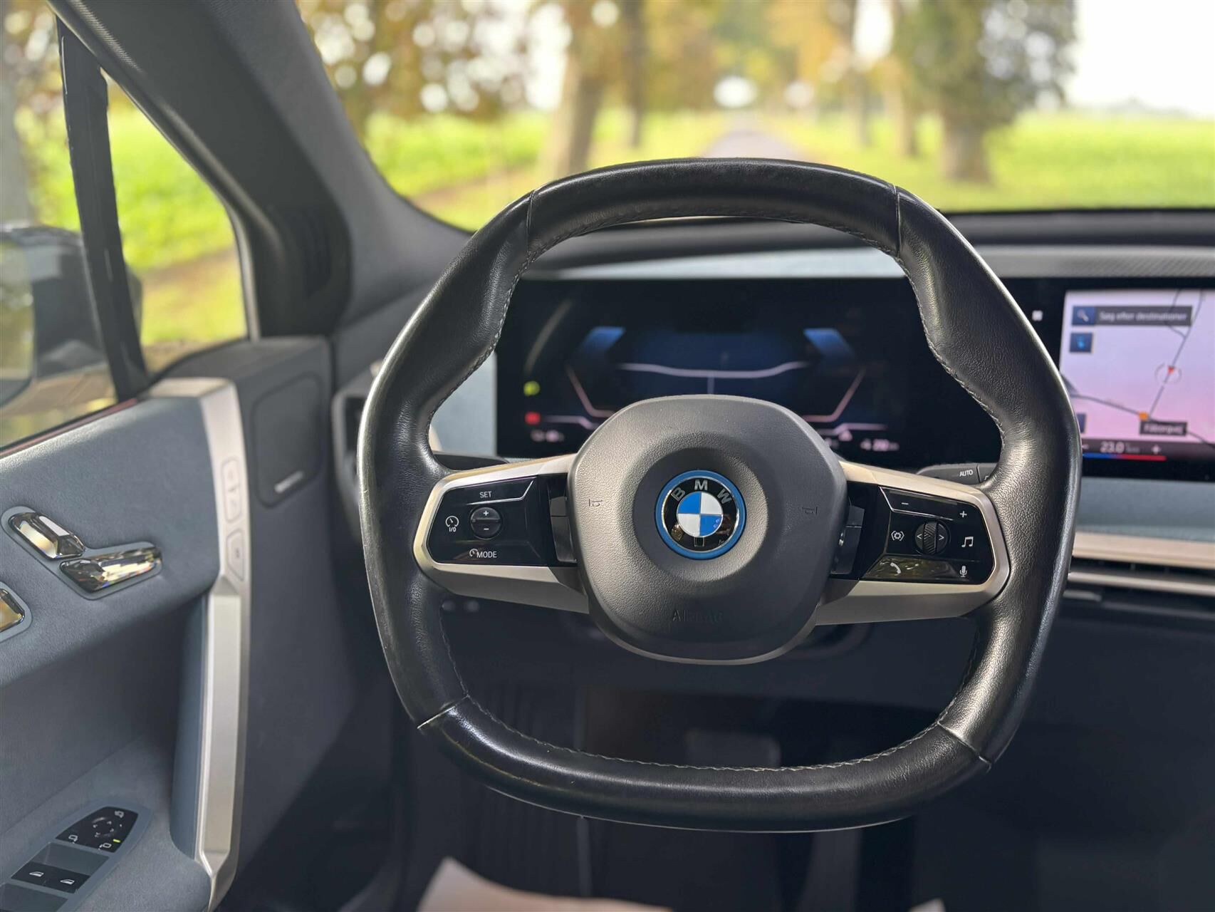 Billede af BMW iX 40 EL Fully Charged XDrive 326HK 5d Aut.