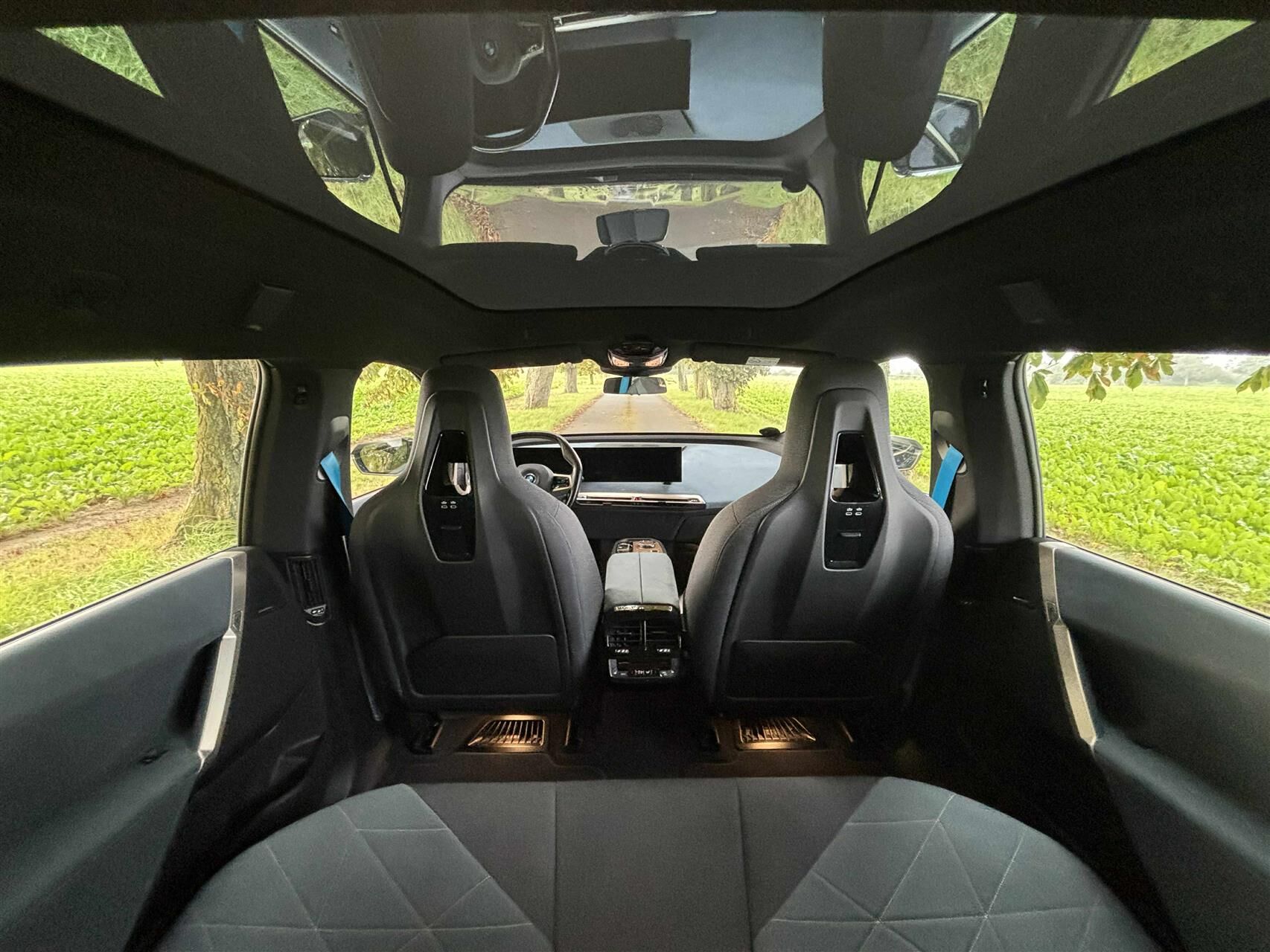 Billede af BMW iX 40 EL Fully Charged XDrive 326HK 5d Aut.