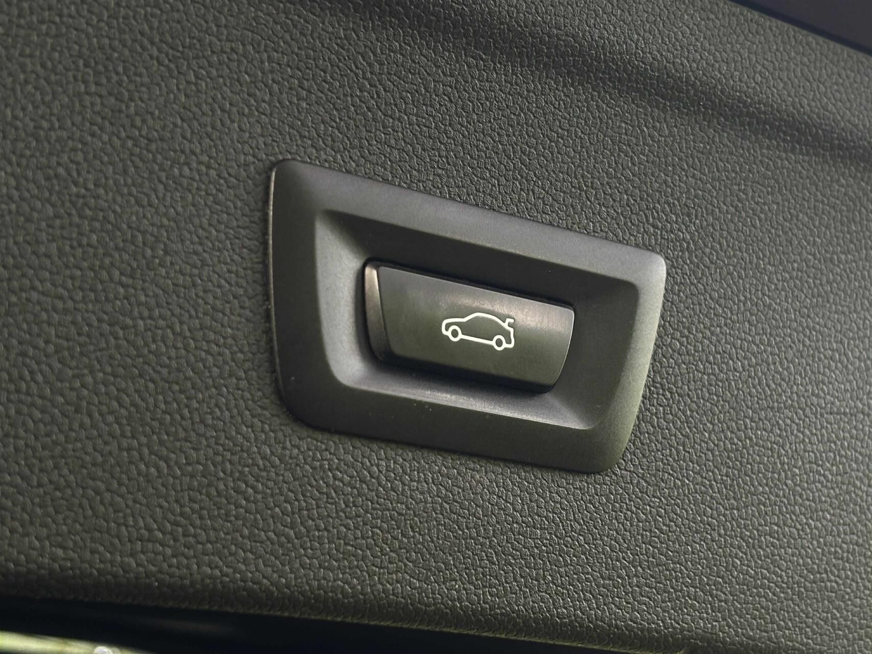 Billede af BMW iX 40 EL Fully Charged XDrive 326HK 5d Aut.