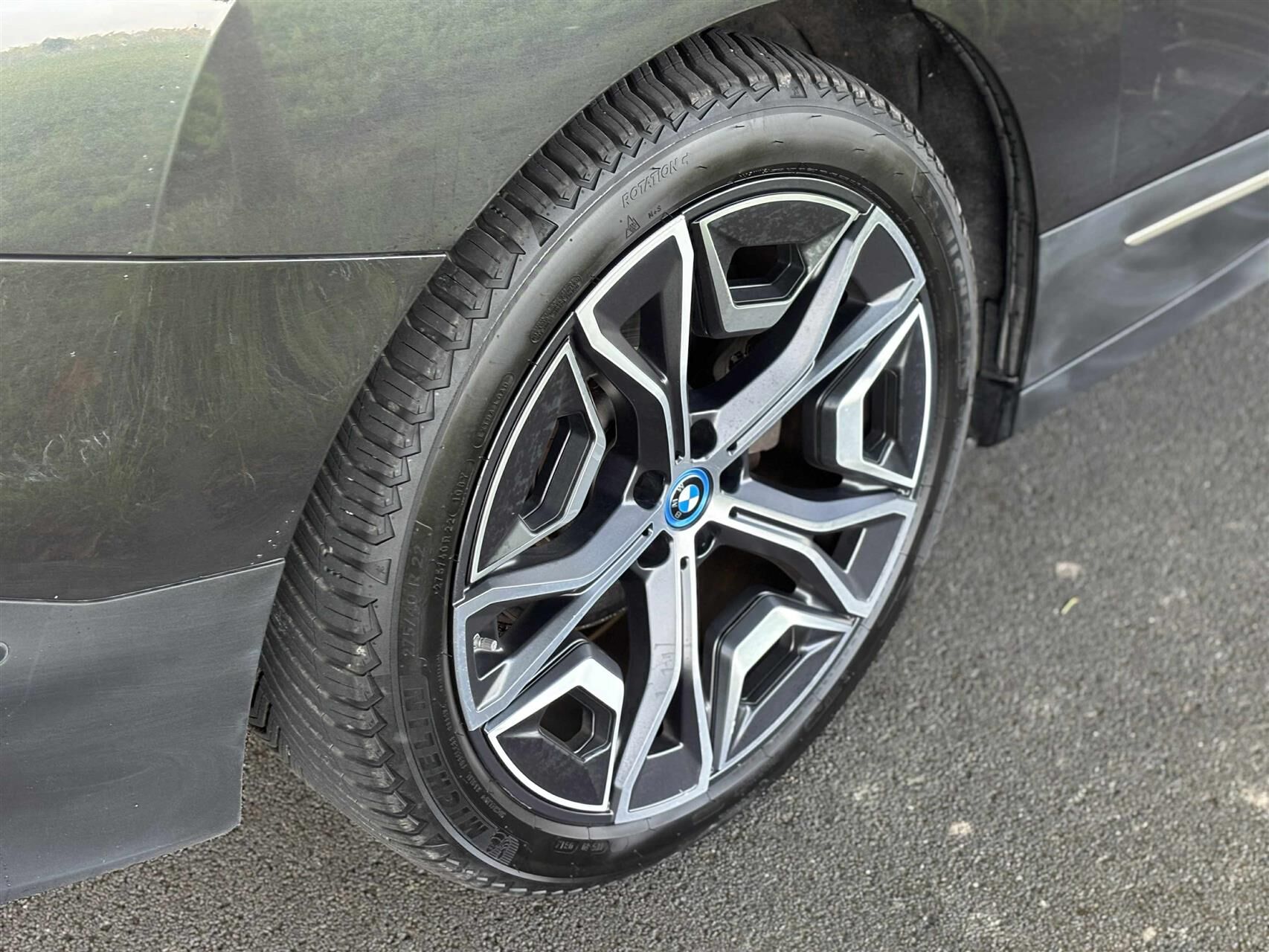 Billede af BMW iX 40 EL Fully Charged XDrive 326HK 5d Aut.