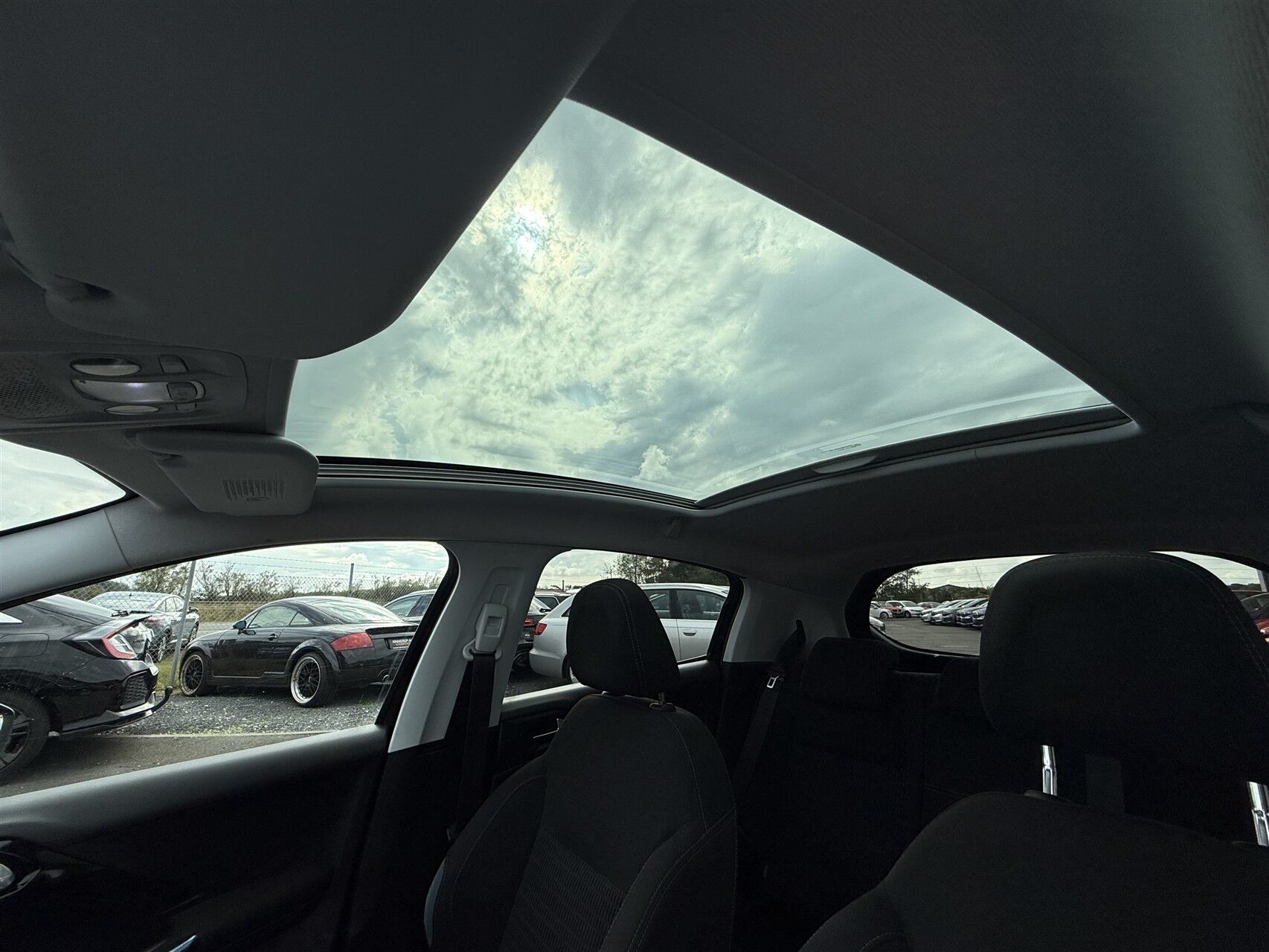 Billede af Peugeot 208 1,2 VTi Allure Sky 82HK 5d