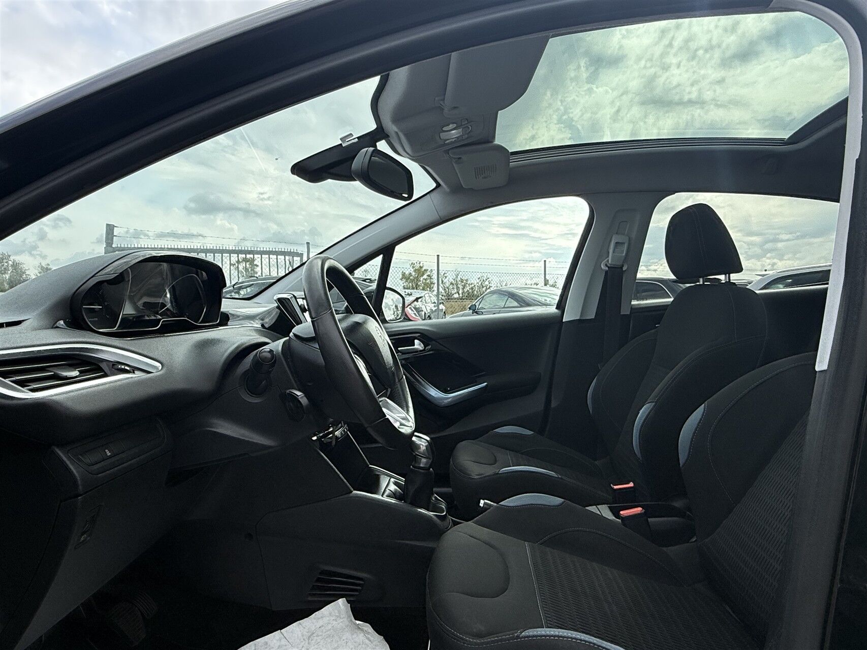 Billede af Peugeot 208 1,2 VTi Allure Sky 82HK 5d