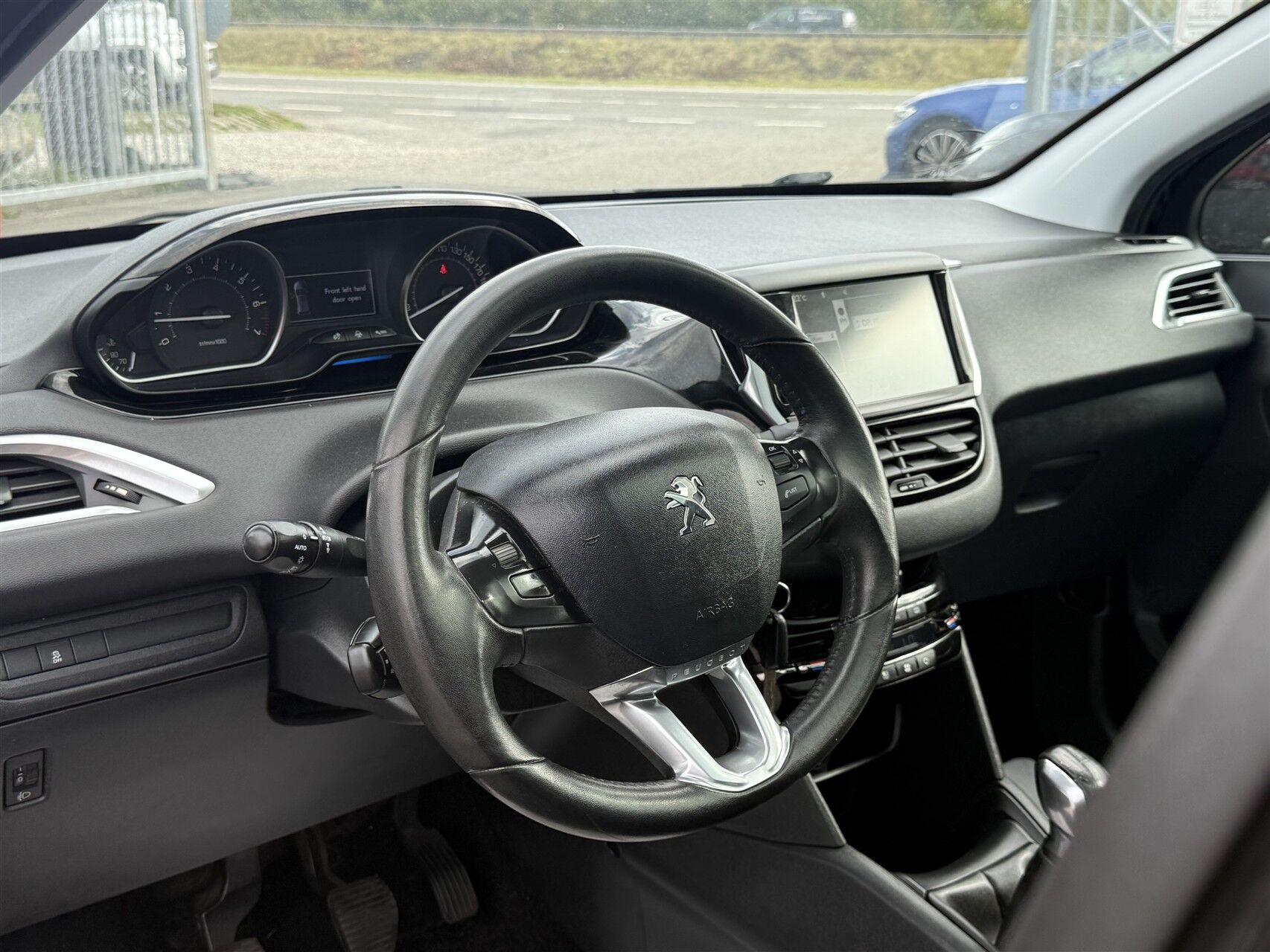 Billede af Peugeot 208 1,2 VTi Allure Sky 82HK 5d