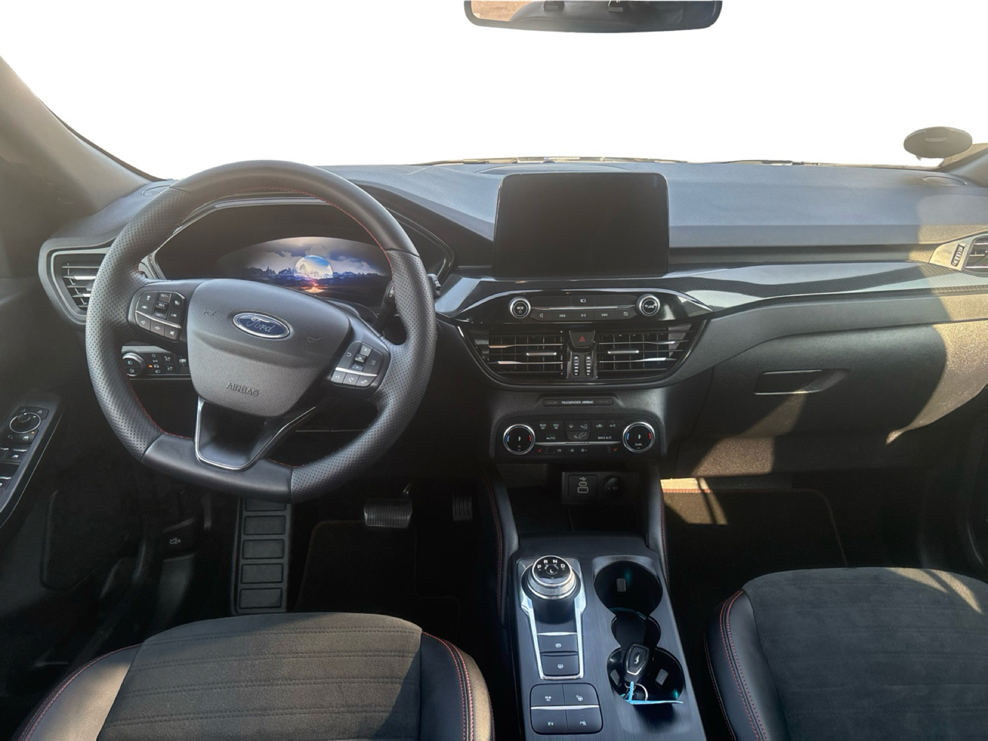 Billede af Ford Kuga 2,5 Plugin-hybrid ST-Line X CVT 225HK 5d Trinl. Gear