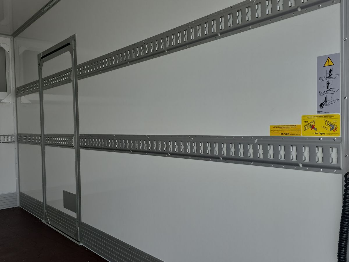 Billede af Ford Transit 350 L3H1 2,0 TDCI HDT Trend RWD 165HK Ladv./Chas. 10g Aut.