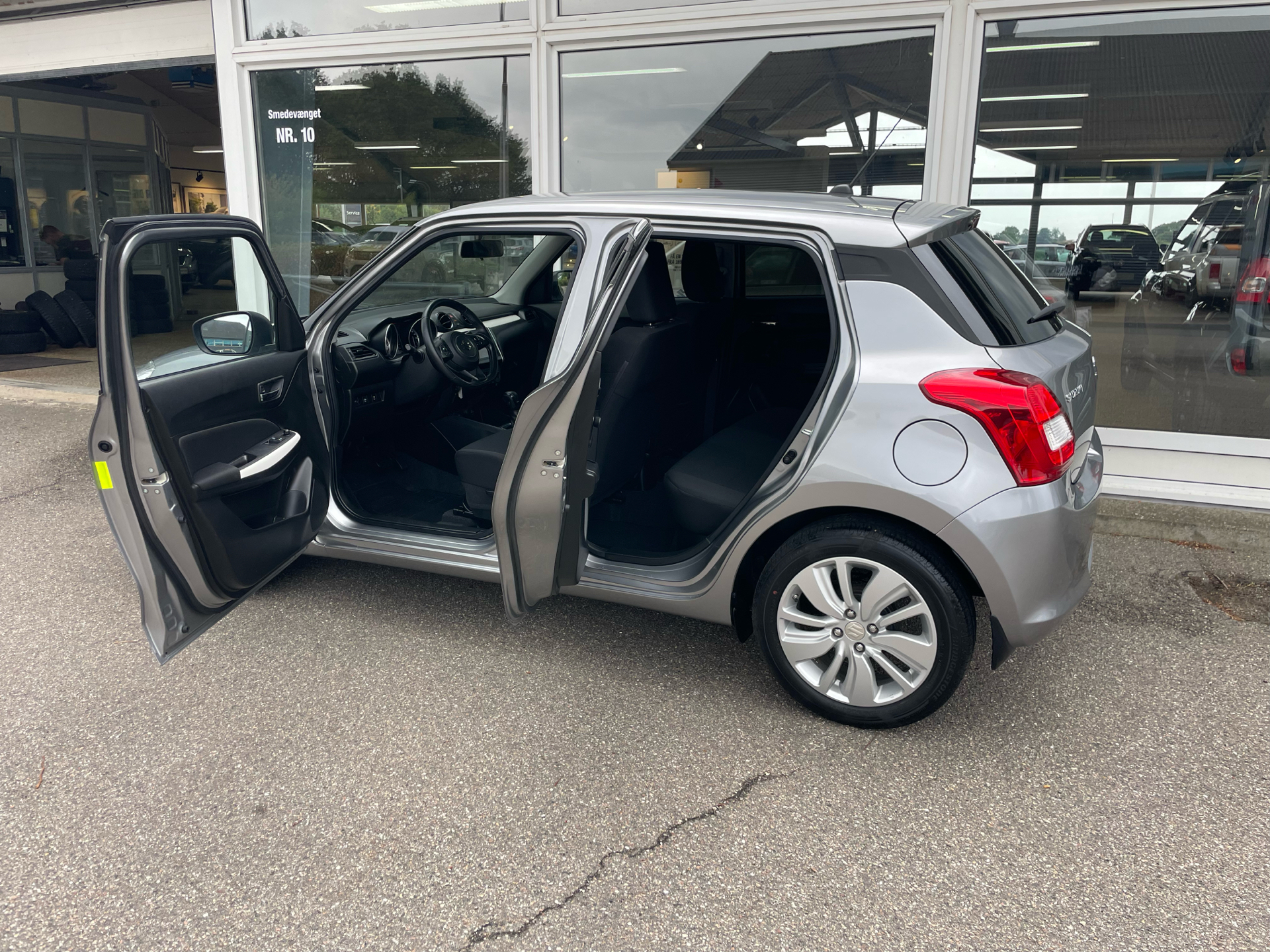 Billede af Suzuki Swift 1,2 Dualjet Action AEB CVT 90HK 5d Aut.