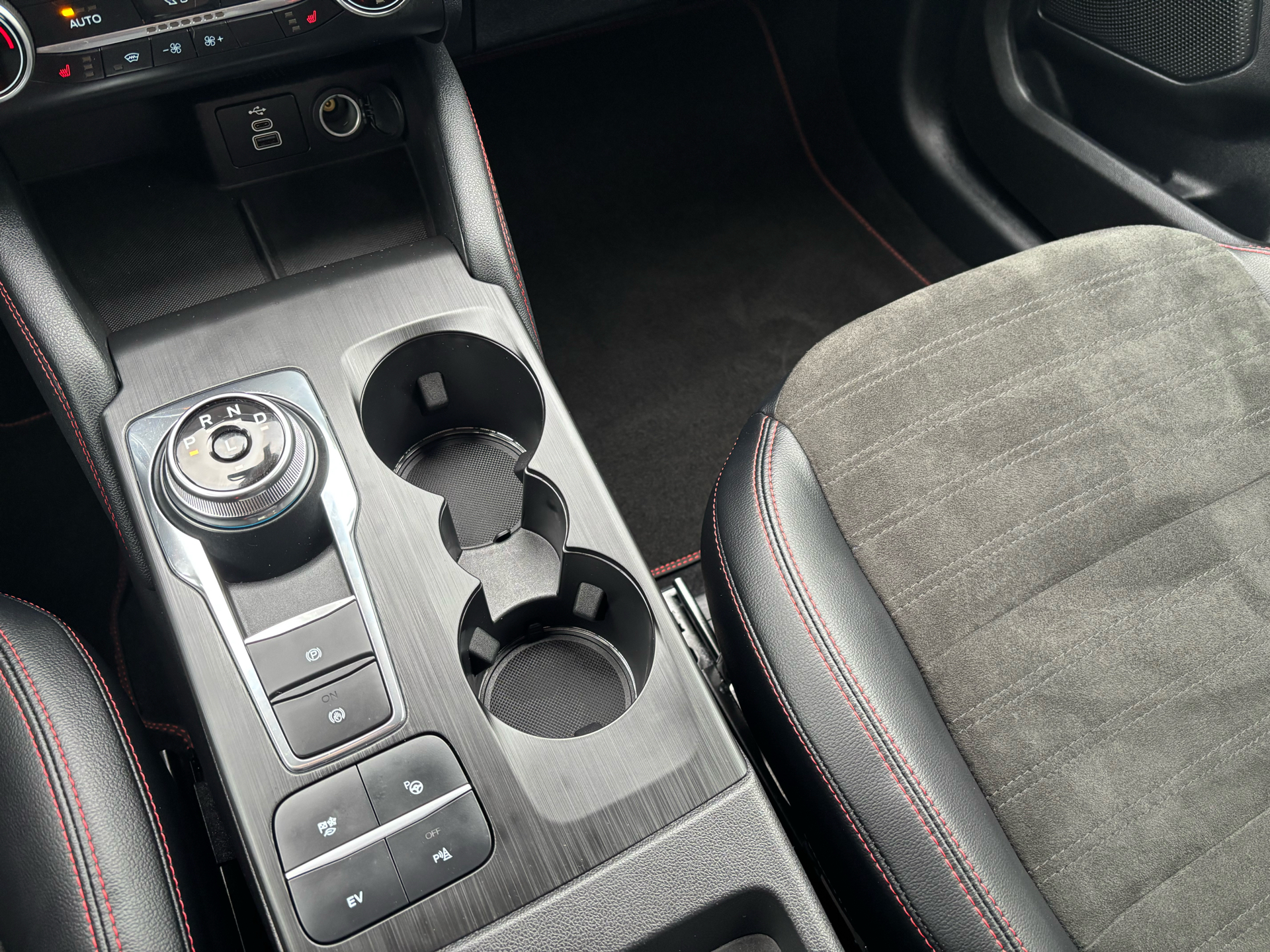 Billede af Ford Kuga 2,5 Plugin-hybrid ST-Line X CVT 225HK 5d Trinl. Gear