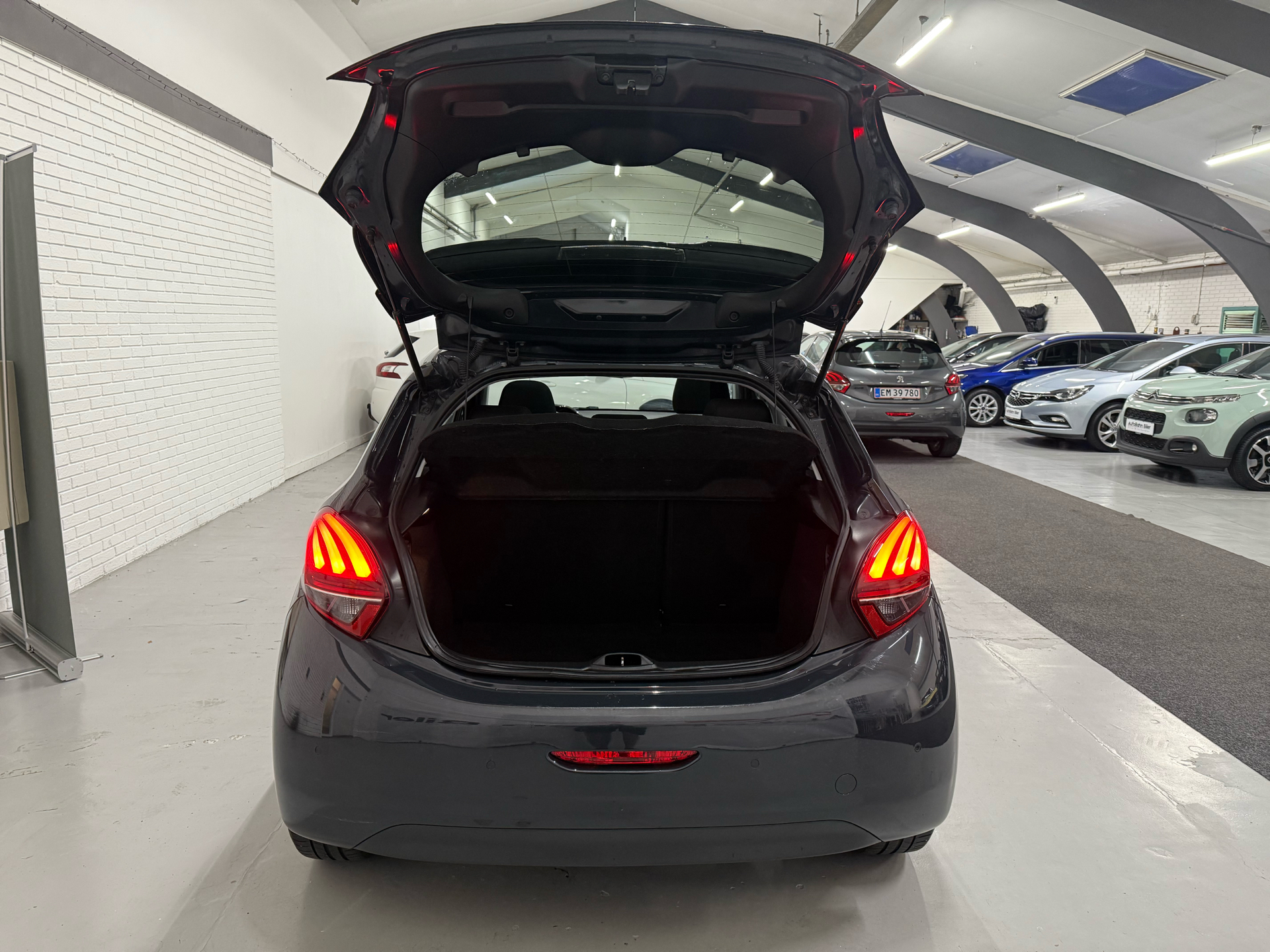 Billede af Peugeot 208 1,5 BlueHDi Signature Sky 100HK 5d