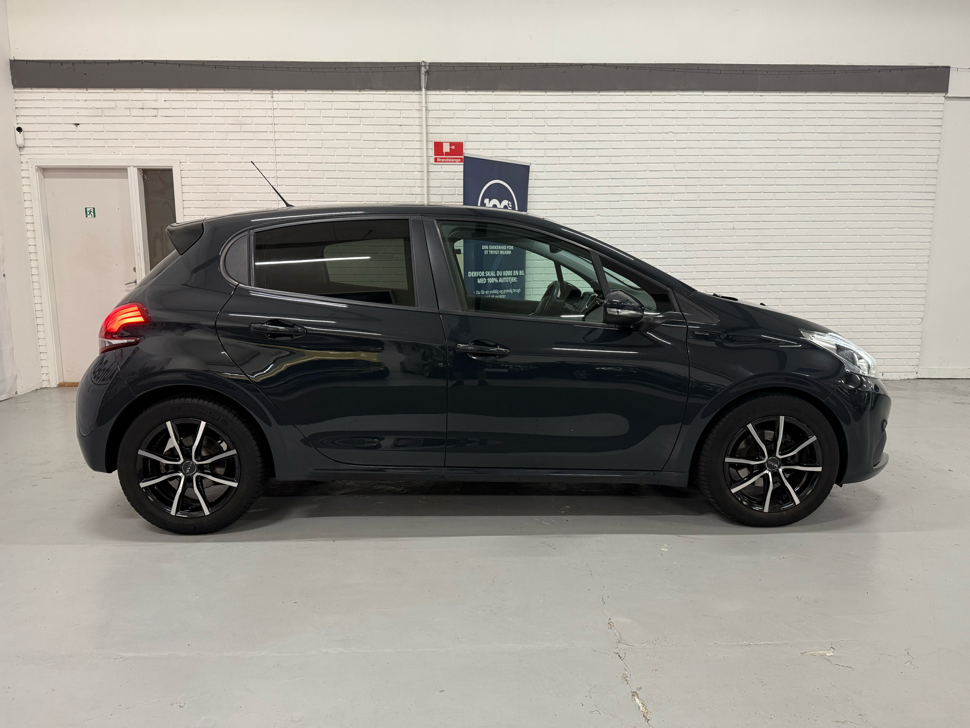 Billede af Peugeot 208 1,5 BlueHDi Signature Sky 100HK 5d
