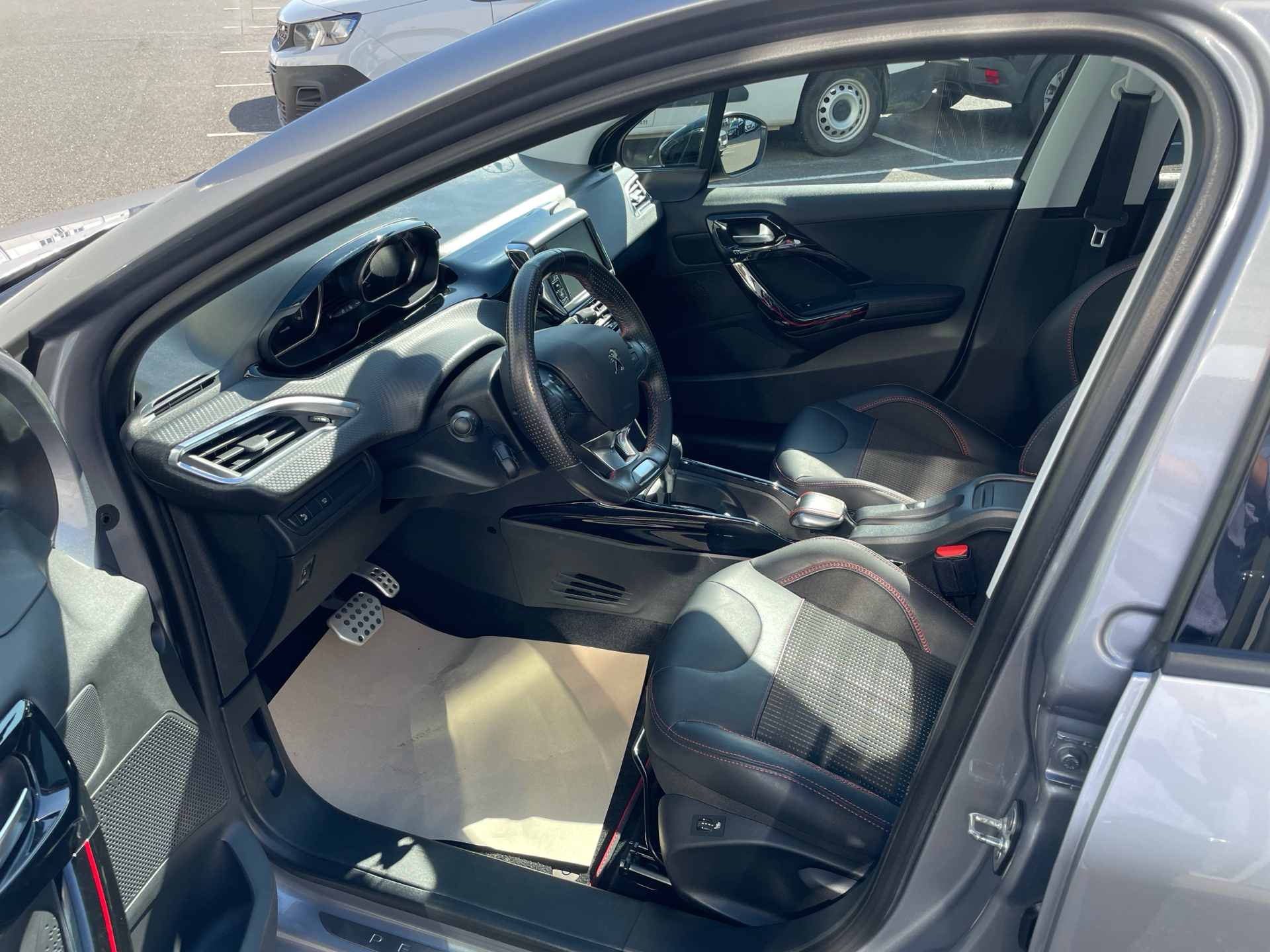 Billede af Peugeot 2008 1,5 BlueHDi GT Line Sky EAT6 120HK 5d 6g Aut.