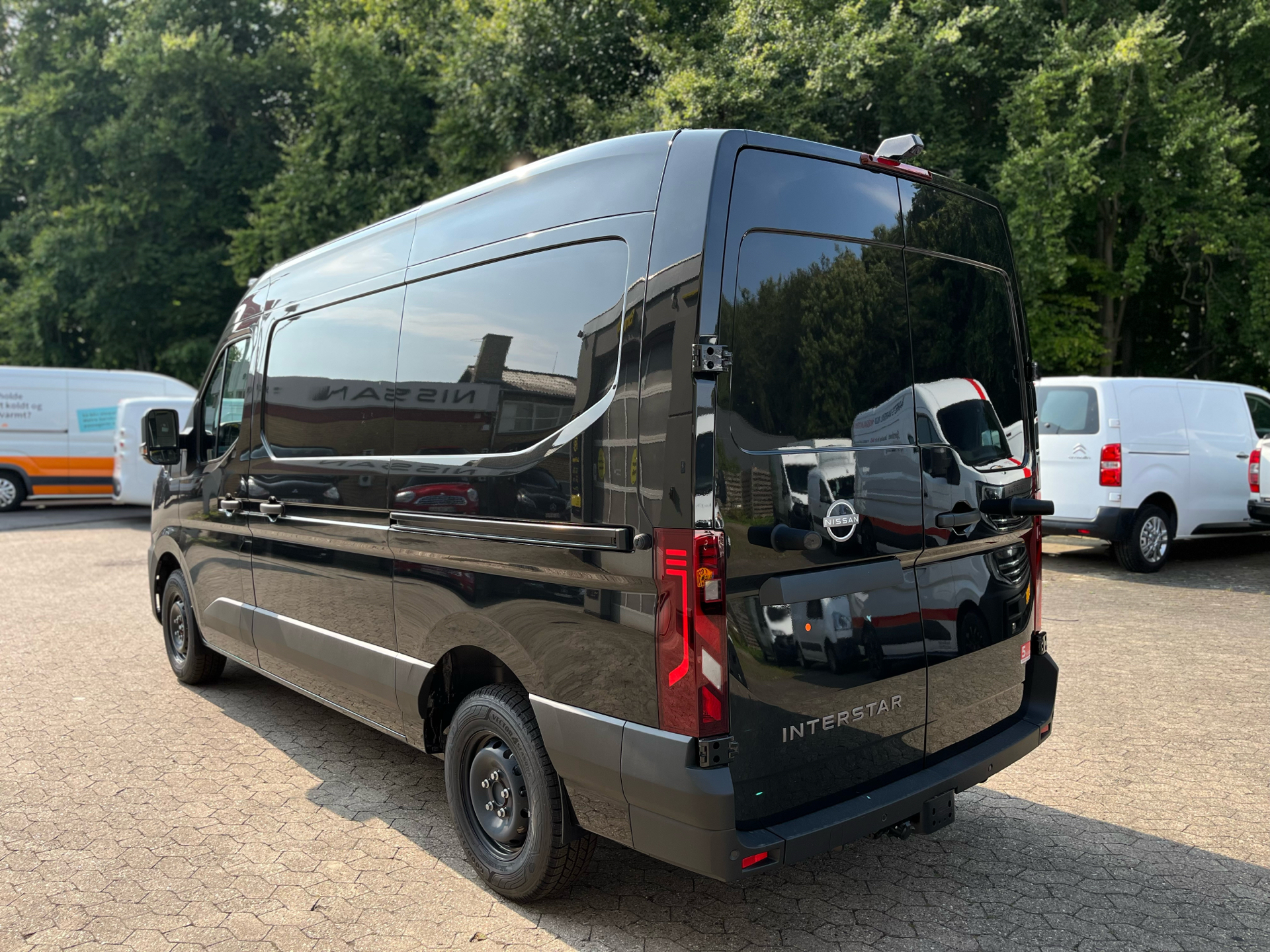 Billede af Nissan Interstar L2H2 2,0 DCi Tekna 170HK Van 9g Aut.