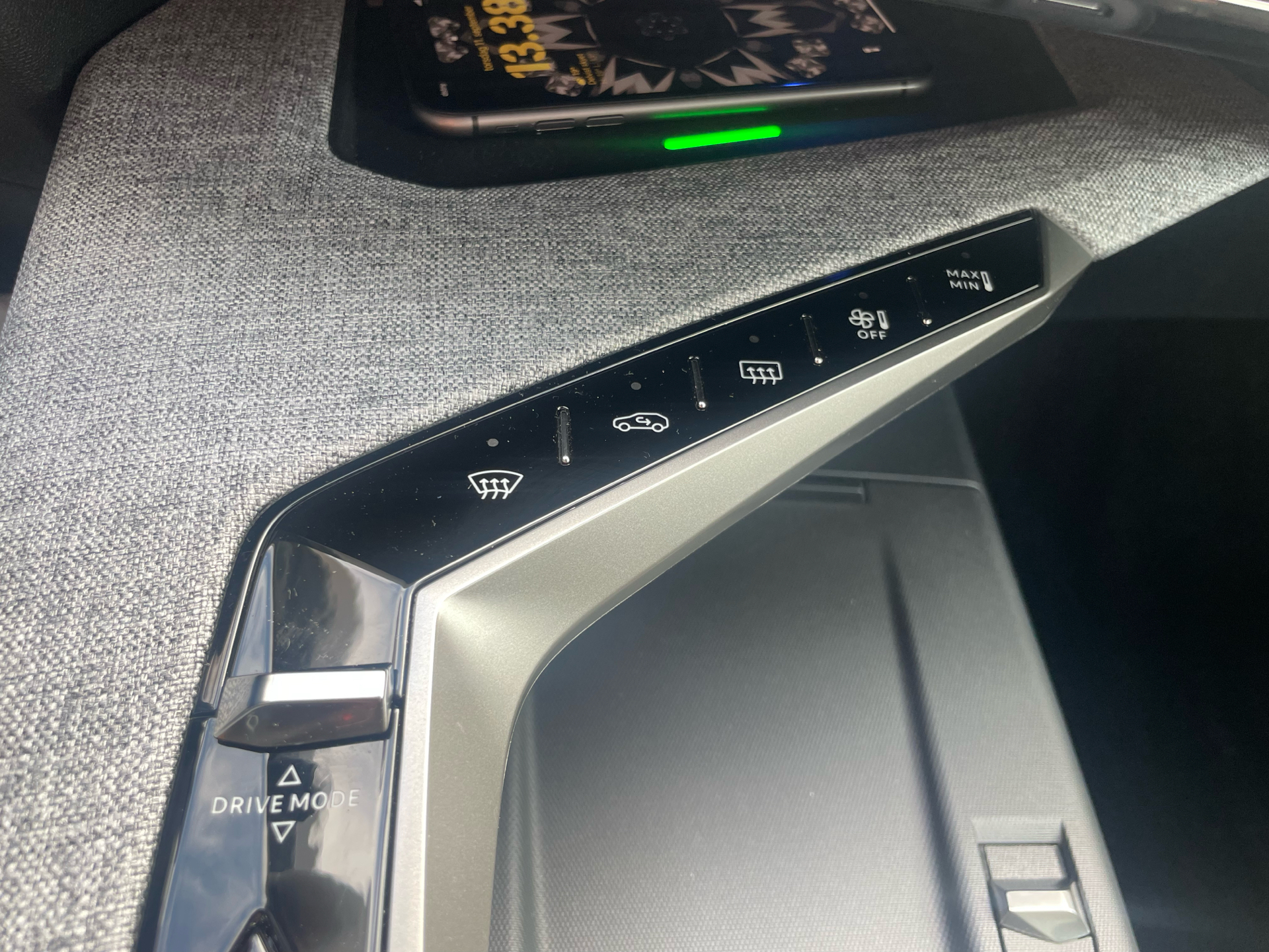 Billede af Peugeot e-3008 EL GT Pack 210HK 5d Aut.