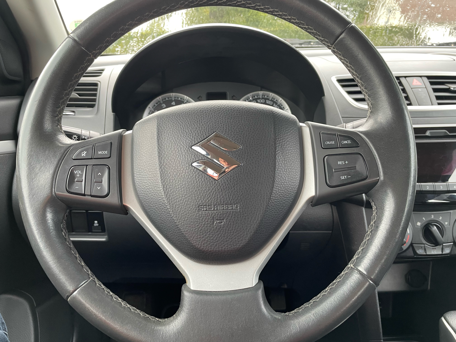 Billede af Suzuki Swift 1,2 16V GL A/C 94HK 5d Aut.