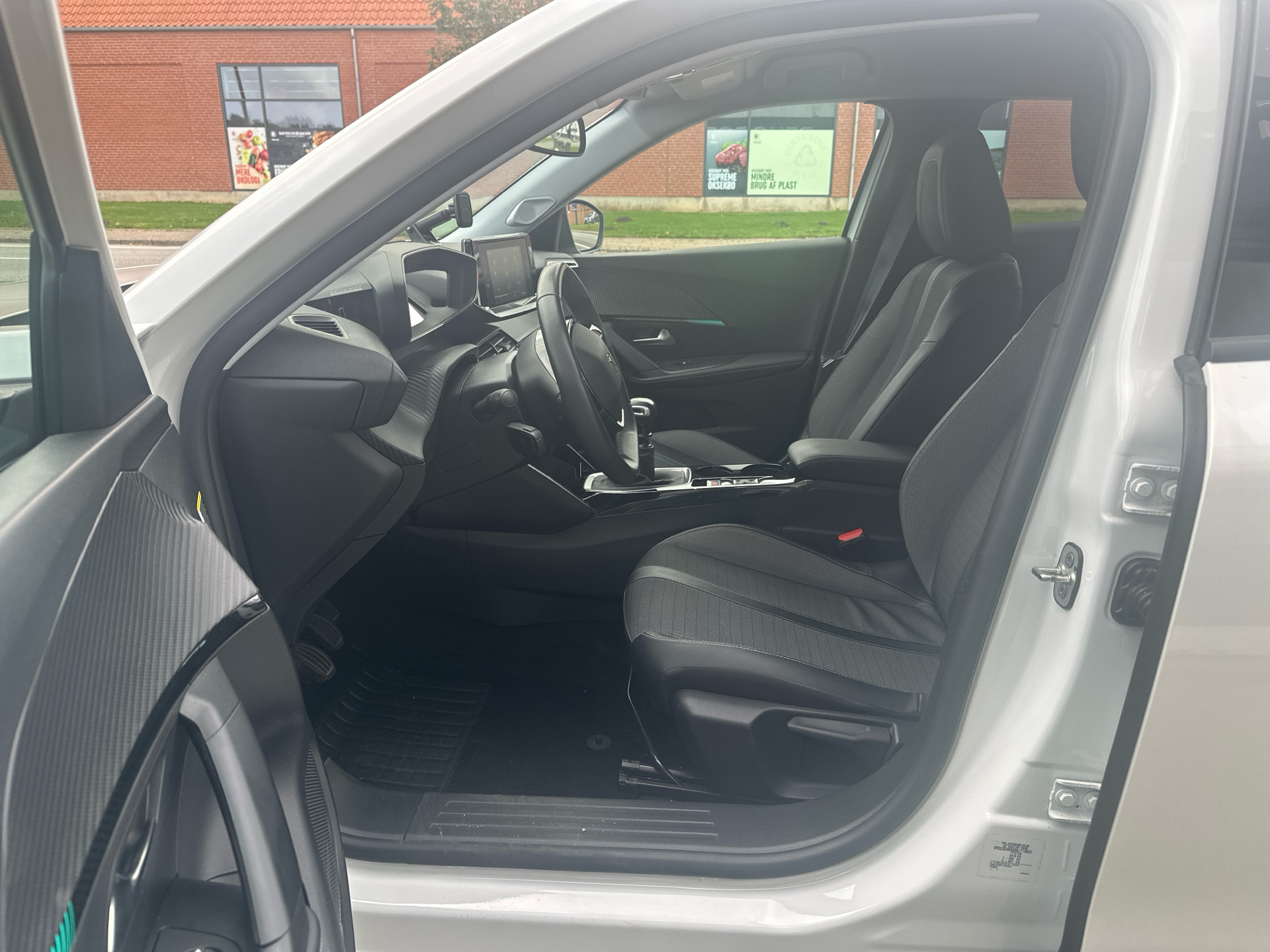 Billede af Peugeot 2008 1,2 PureTech Platin Sport 130HK 5d