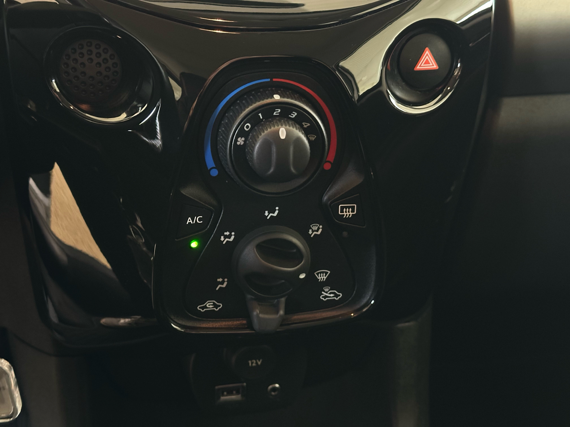 Billede af Peugeot 108 1,0 e-Vti More+ 69HK 5d