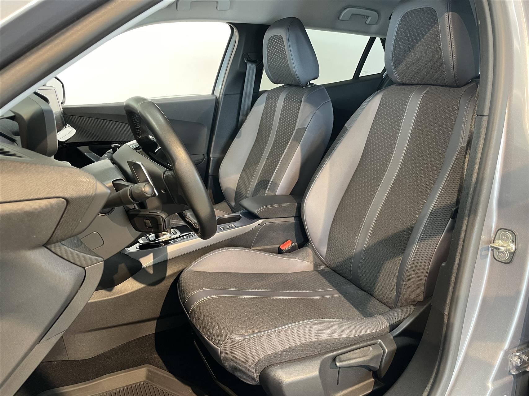 Billede af Peugeot 2008 1,2 PureTech Allure Pack EAT8 130HK 5d 8g Aut.